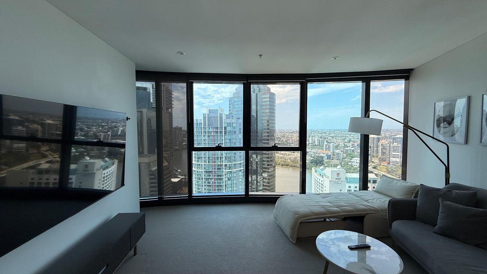 Amazing & River Views Level 37th Skytower&free Parking Apartment *