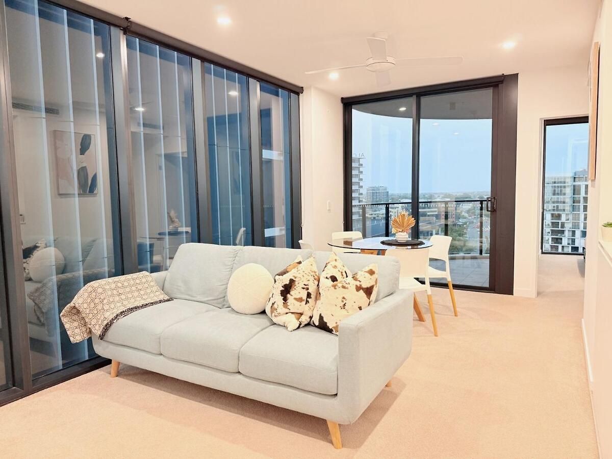 Riverview Breeze Hamilton 3b2b With Free Parking Apartment