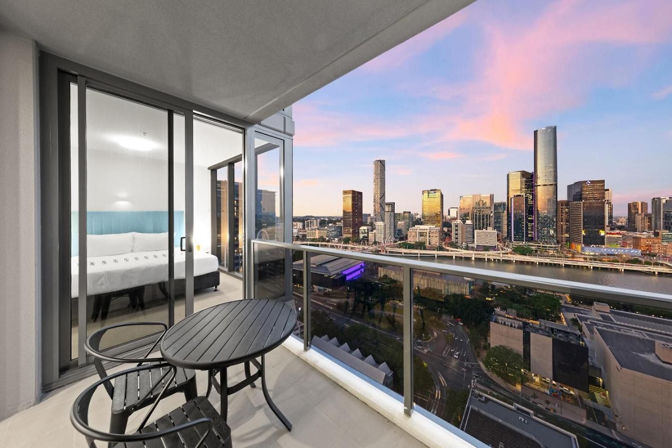 Skyline Framed 1br At Lucid Apartment *