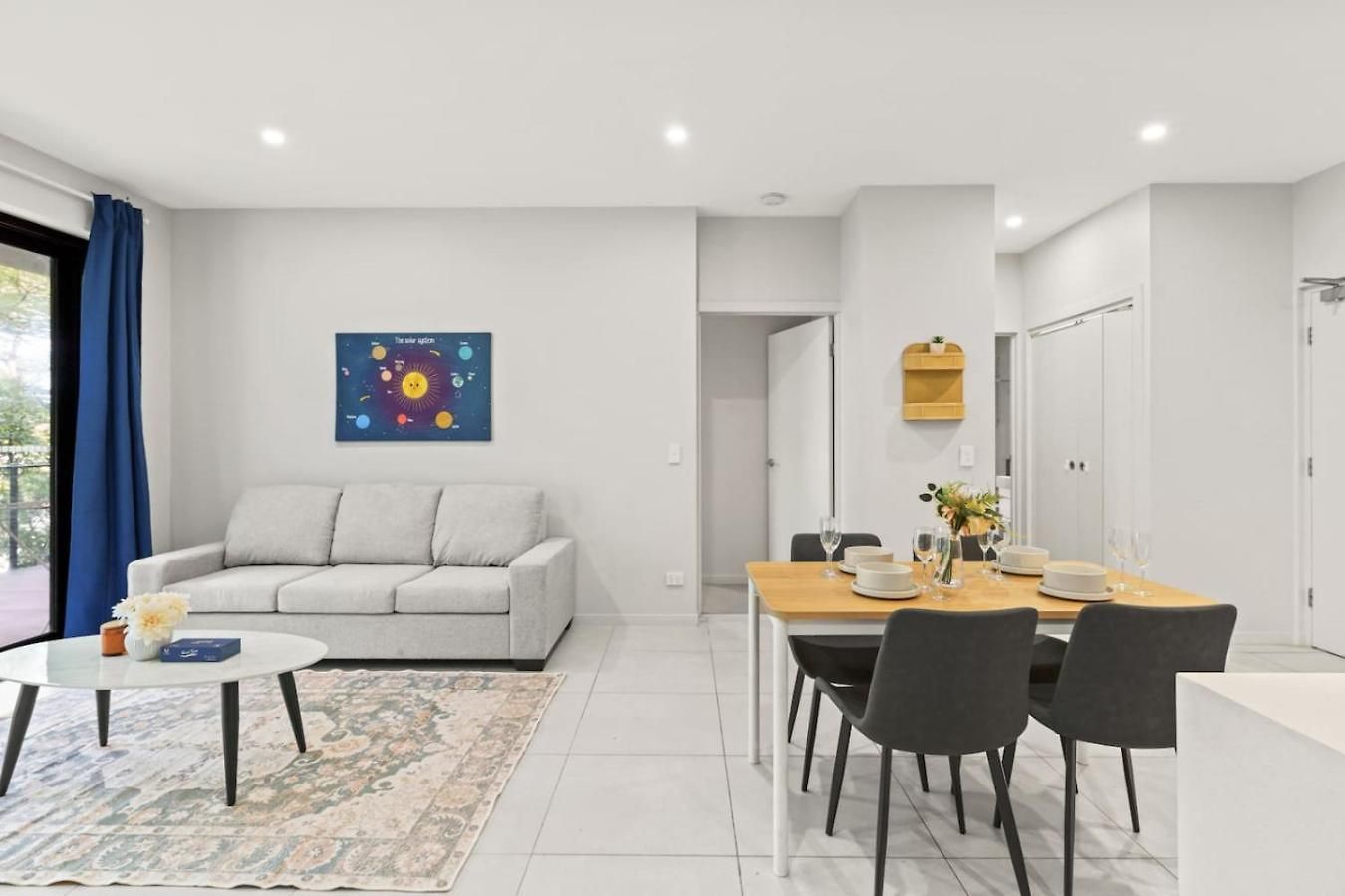 Modern Retreat Two Ensuite Bedrooms And Walk To Shops