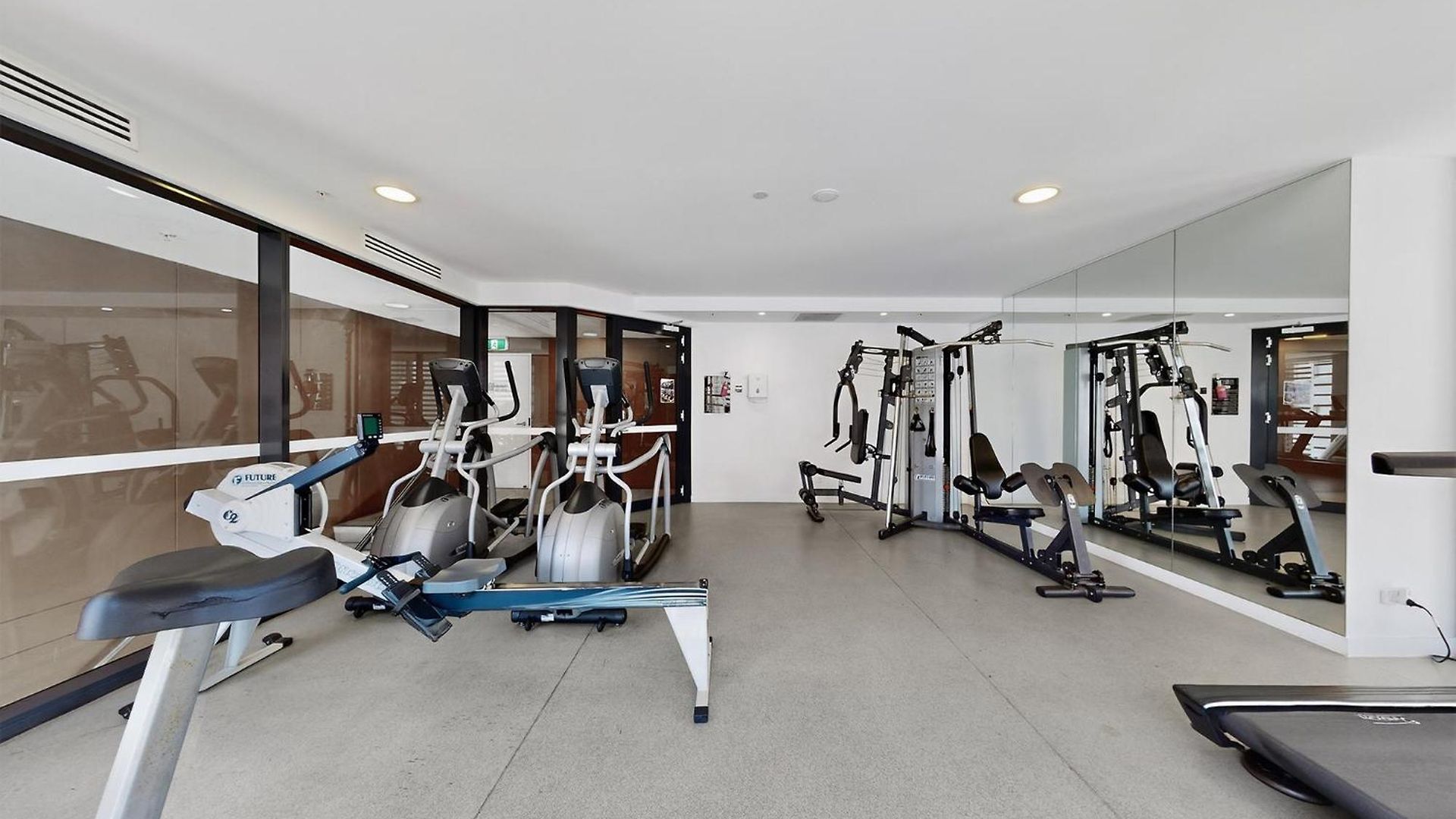 Stylish 1br Valley With Secure Car Park *