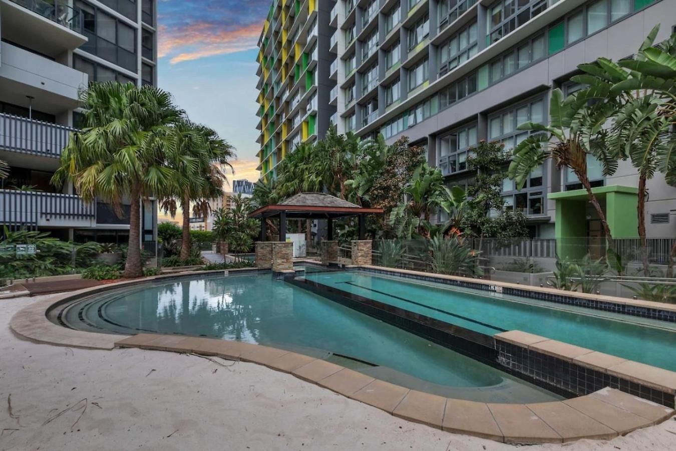 Modern 2br Views And Style Living * Brisbane