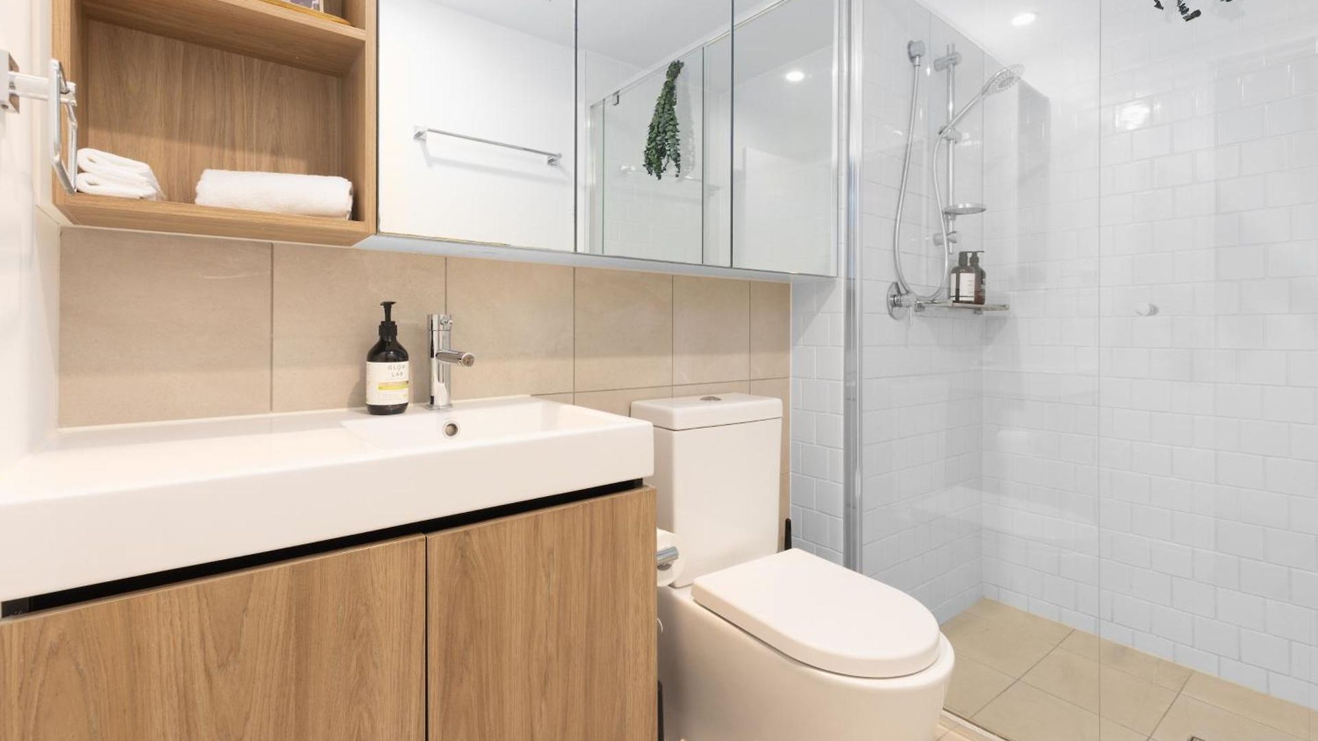 West End 2br Gem With Rooftop Pool, Balcony & Parking Brisbane