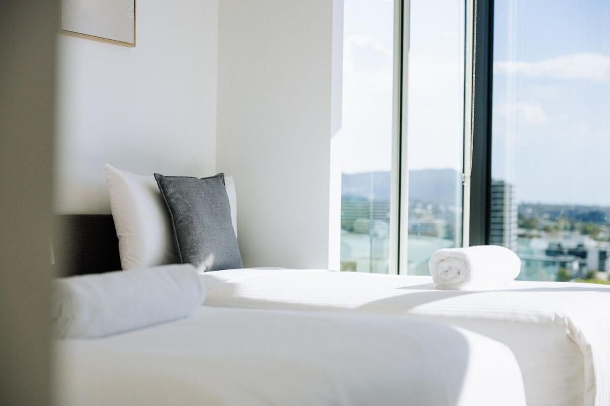 Twin Retreat With Views @ One *