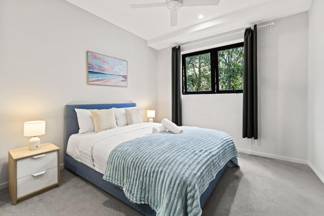 Modern Retreat Two Ensuite Bedrooms And Walk To Shops Apartment *