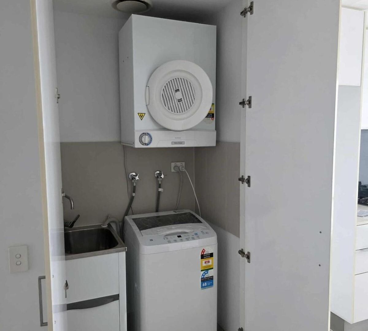 Stylish 1br Valley With Secure Car Park *