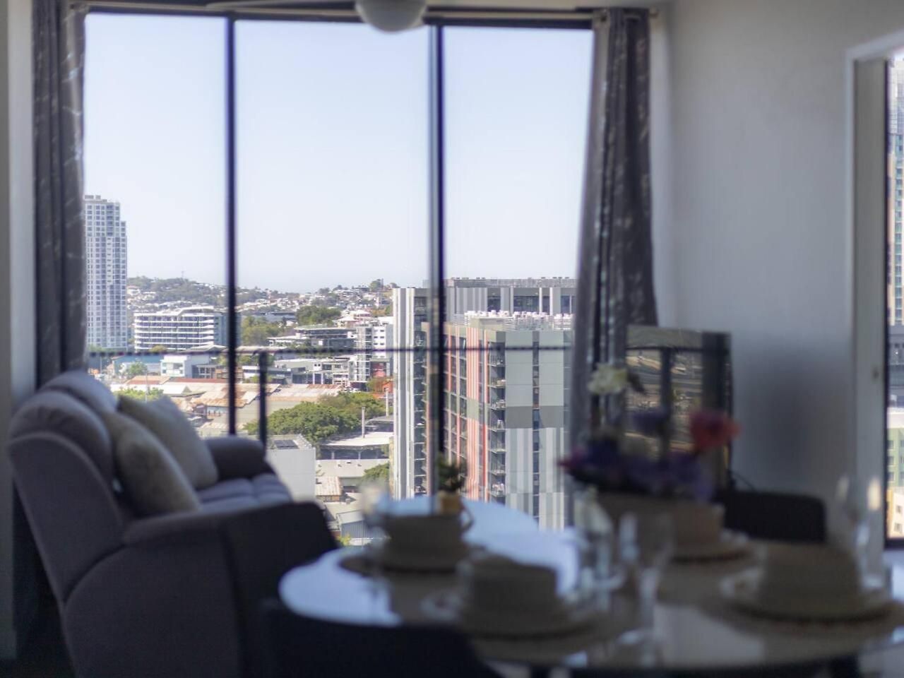 Modern 2br Views And Style Living * Brisbane