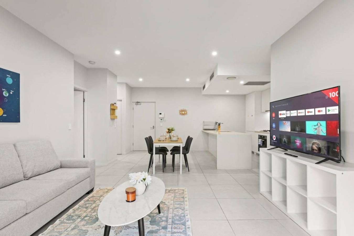 Modern Retreat Two Ensuite Bedrooms And Walk To Shops