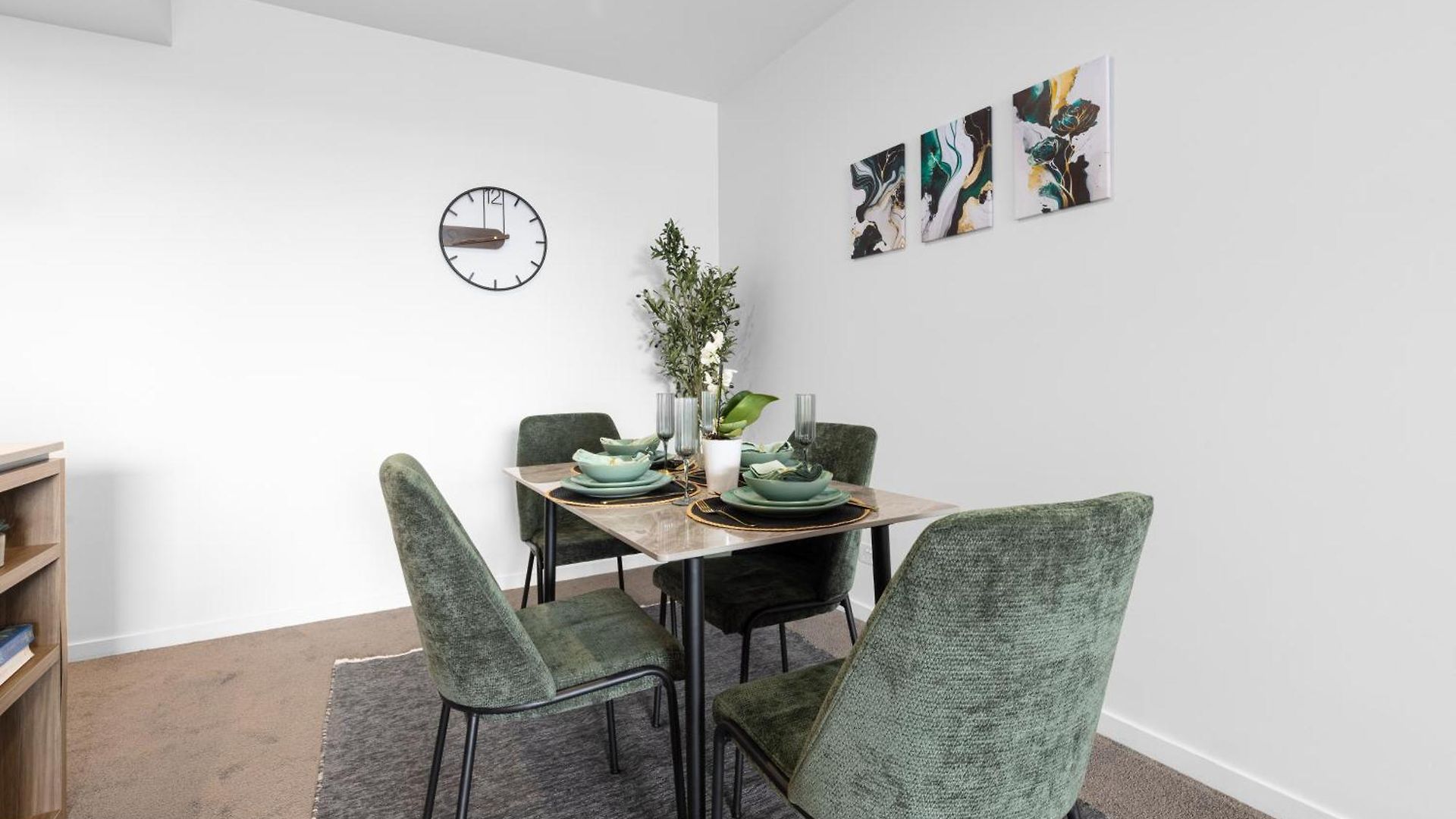West End 2br Gem With Rooftop Pool, Balcony & Parking Apartment
