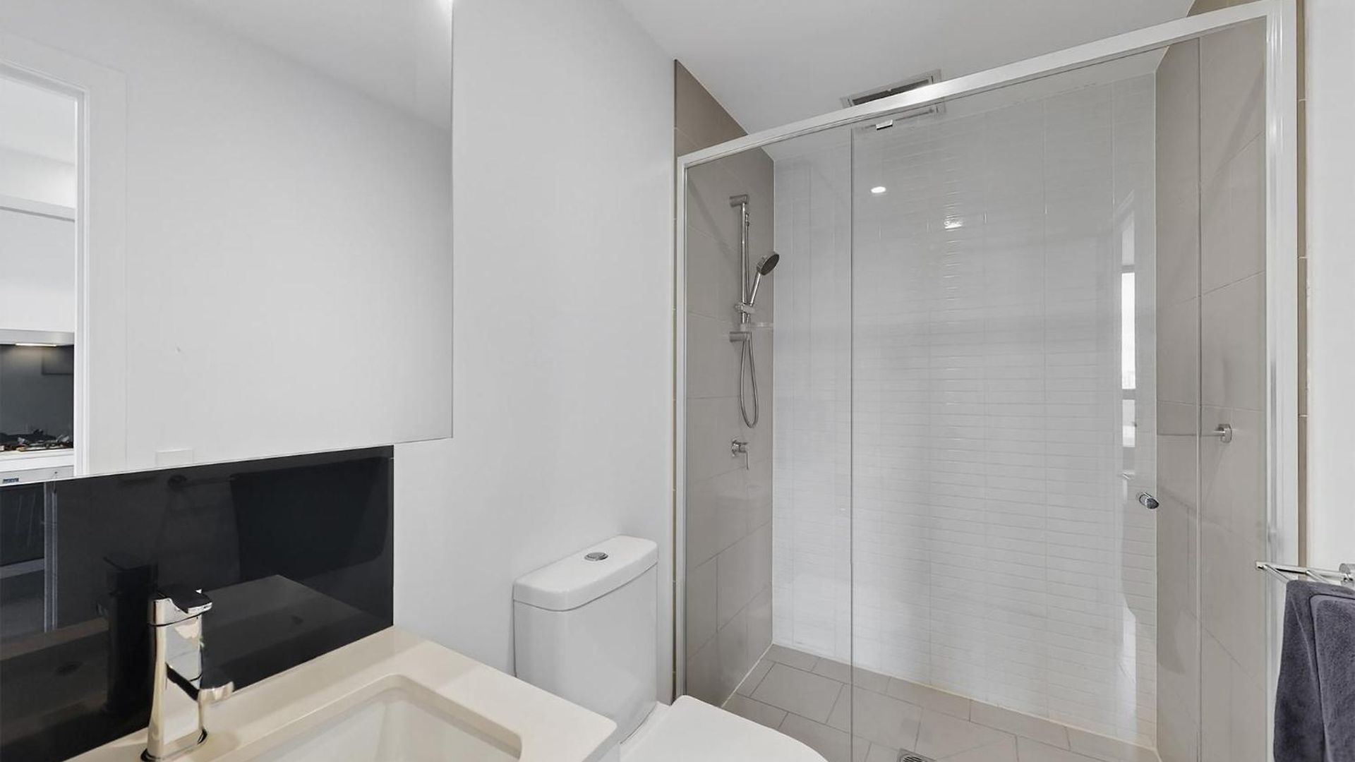 Stylish 1br Valley With Secure Car Park Apartment *