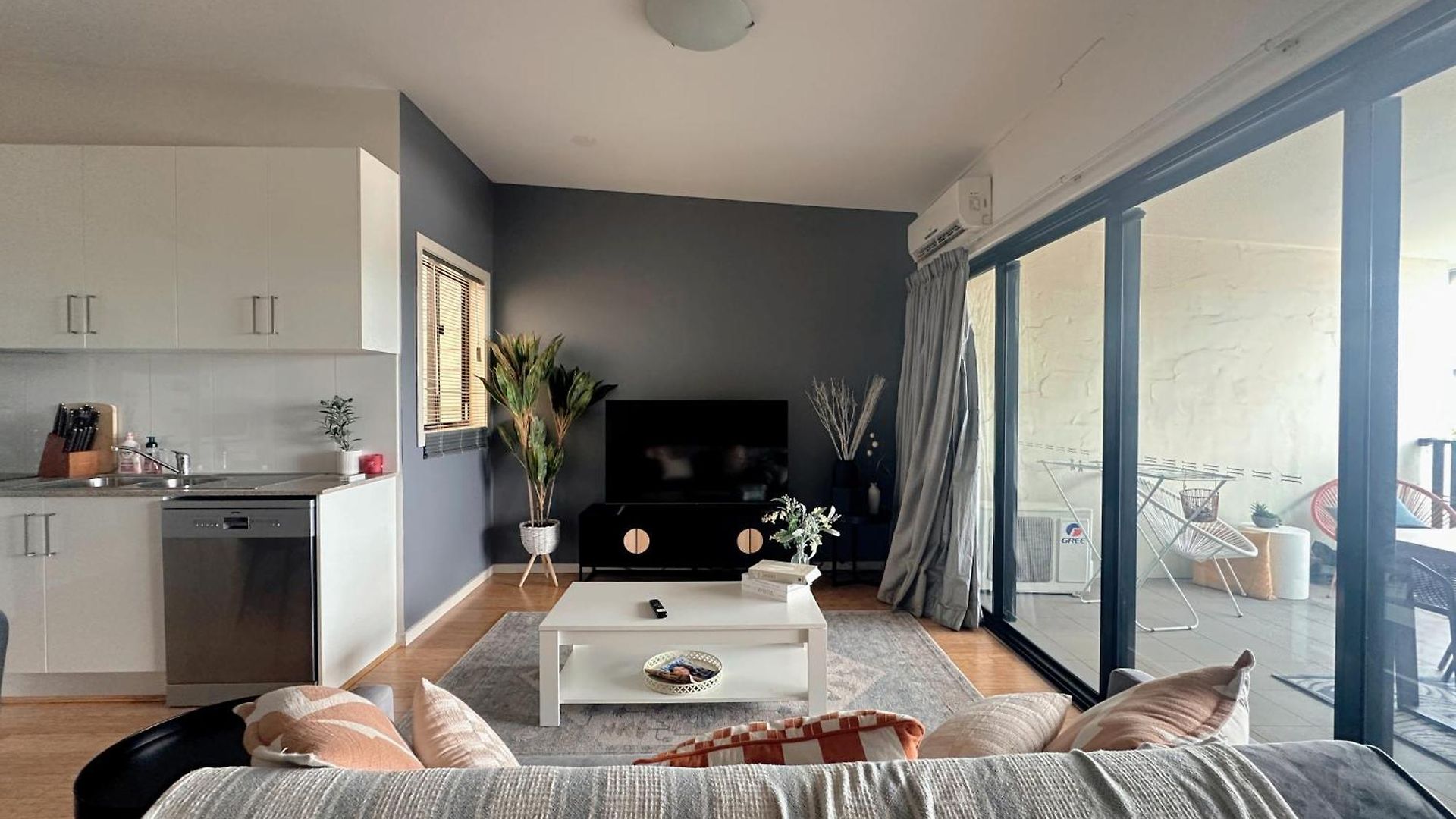 Modern 2br Retreat - 5min To Cbd & Free Parking * Brisbane