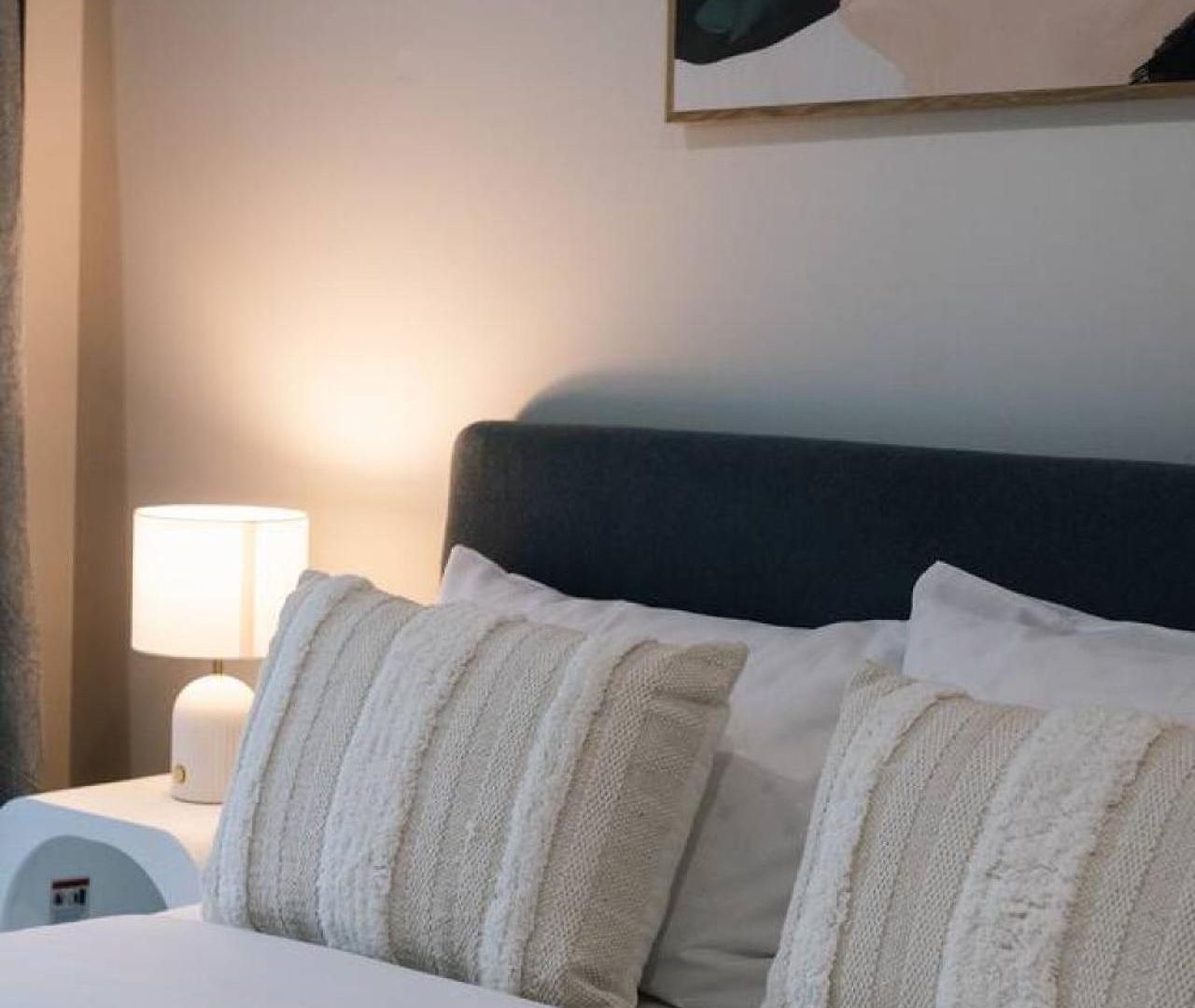Modern Retreat Two Ensuite Bedrooms And Walk To Shops Brisbane