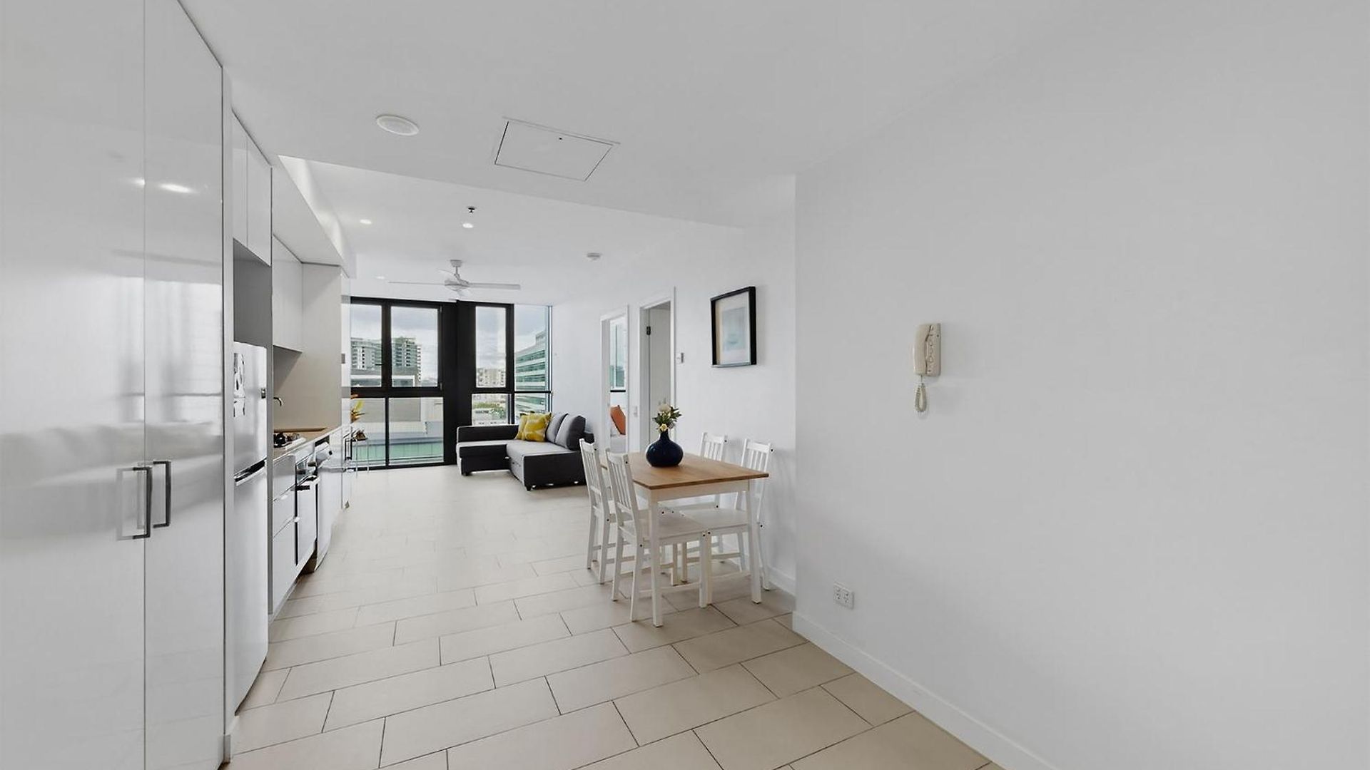 Stylish 1br Valley With Secure Car Park *