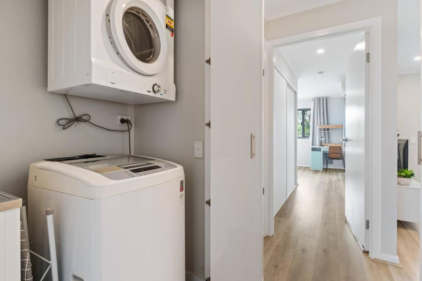 Workspace Walk To Train And Shops Free Carpark Apartment Brisbane