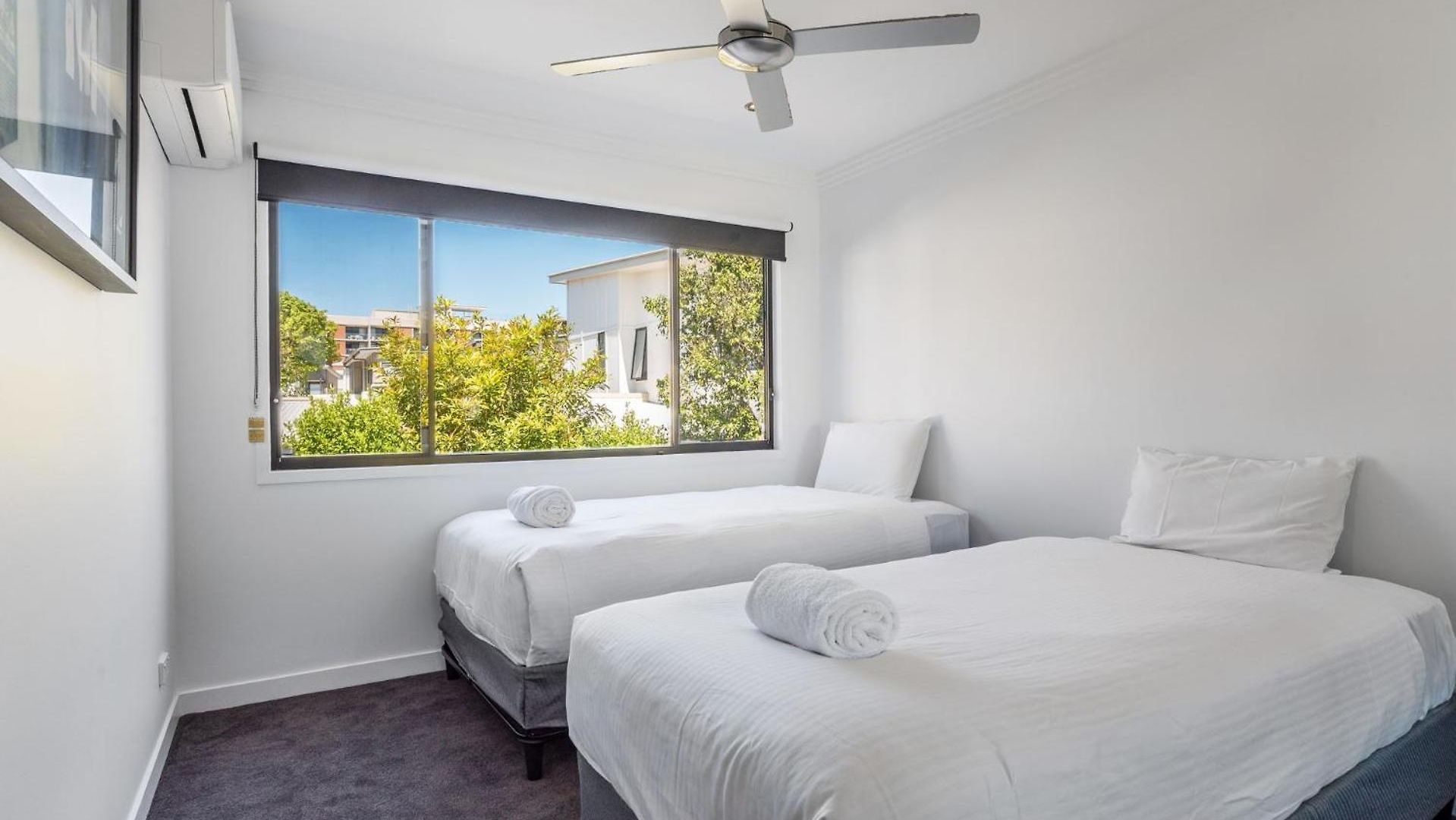 East Village Collective Poolside Urban Ease 15 Min To Airport Apartment *