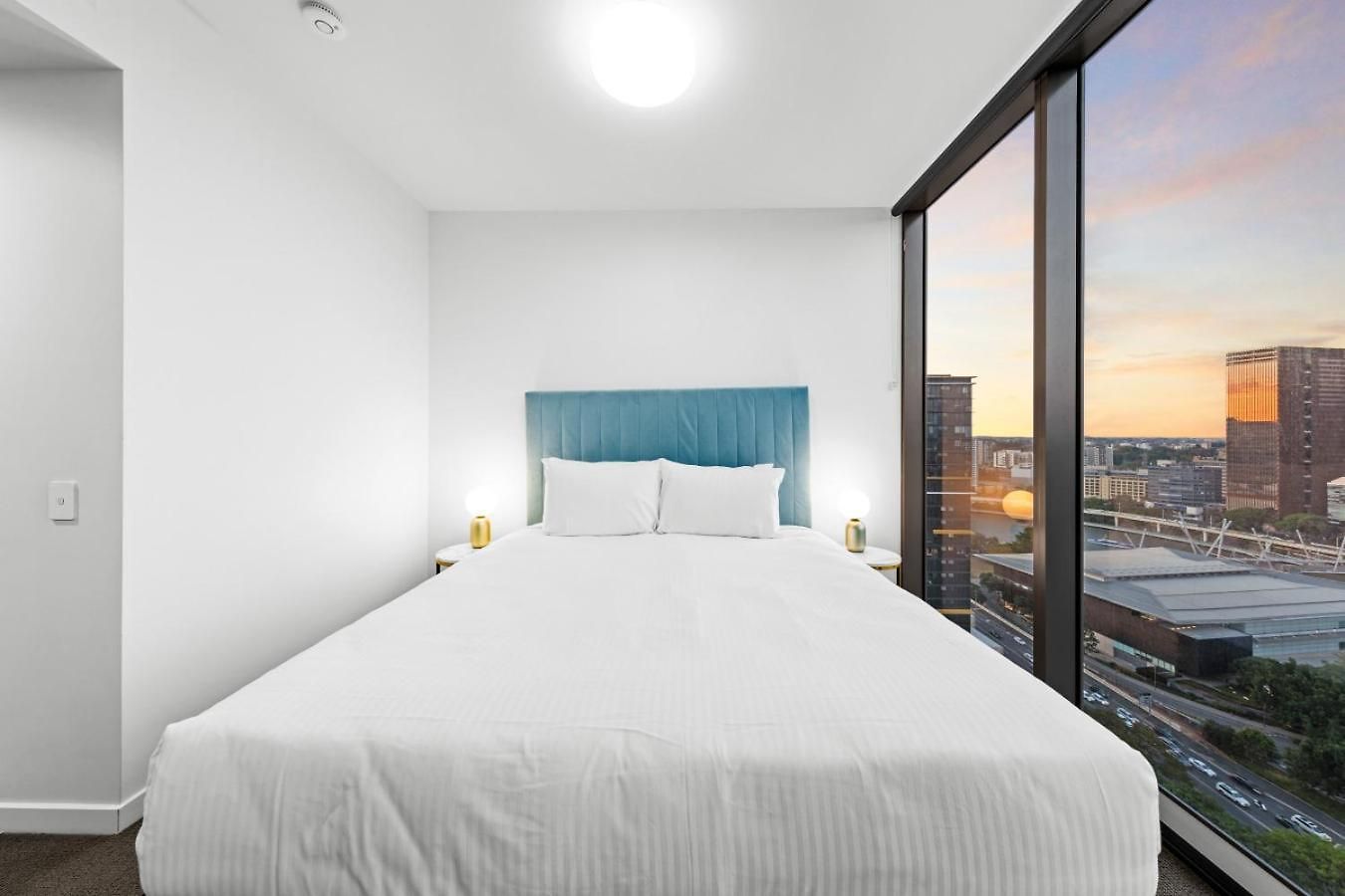 Skyline Framed 1br At Lucid Apartment *