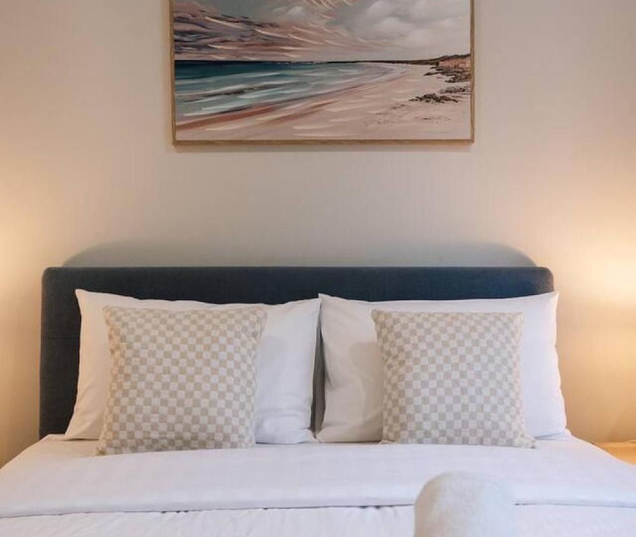 Modern Retreat Two Ensuite Bedrooms And Walk To Shops Apartment Brisbane