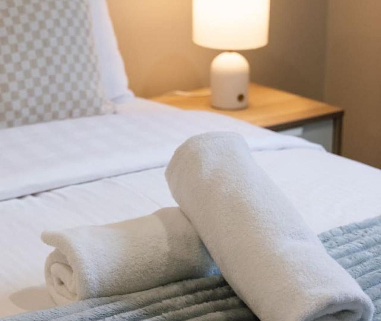 Modern Retreat Two Ensuite Bedrooms And Walk To Shops Apartment Brisbane