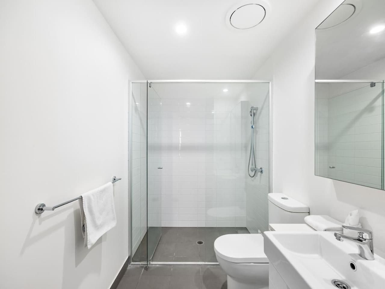 Modern 2br Views And Style Living *