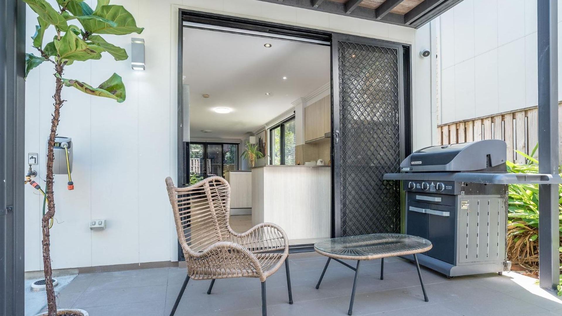 Apartment East Village Collective Poolside Urban Ease 15 Min To Airport *