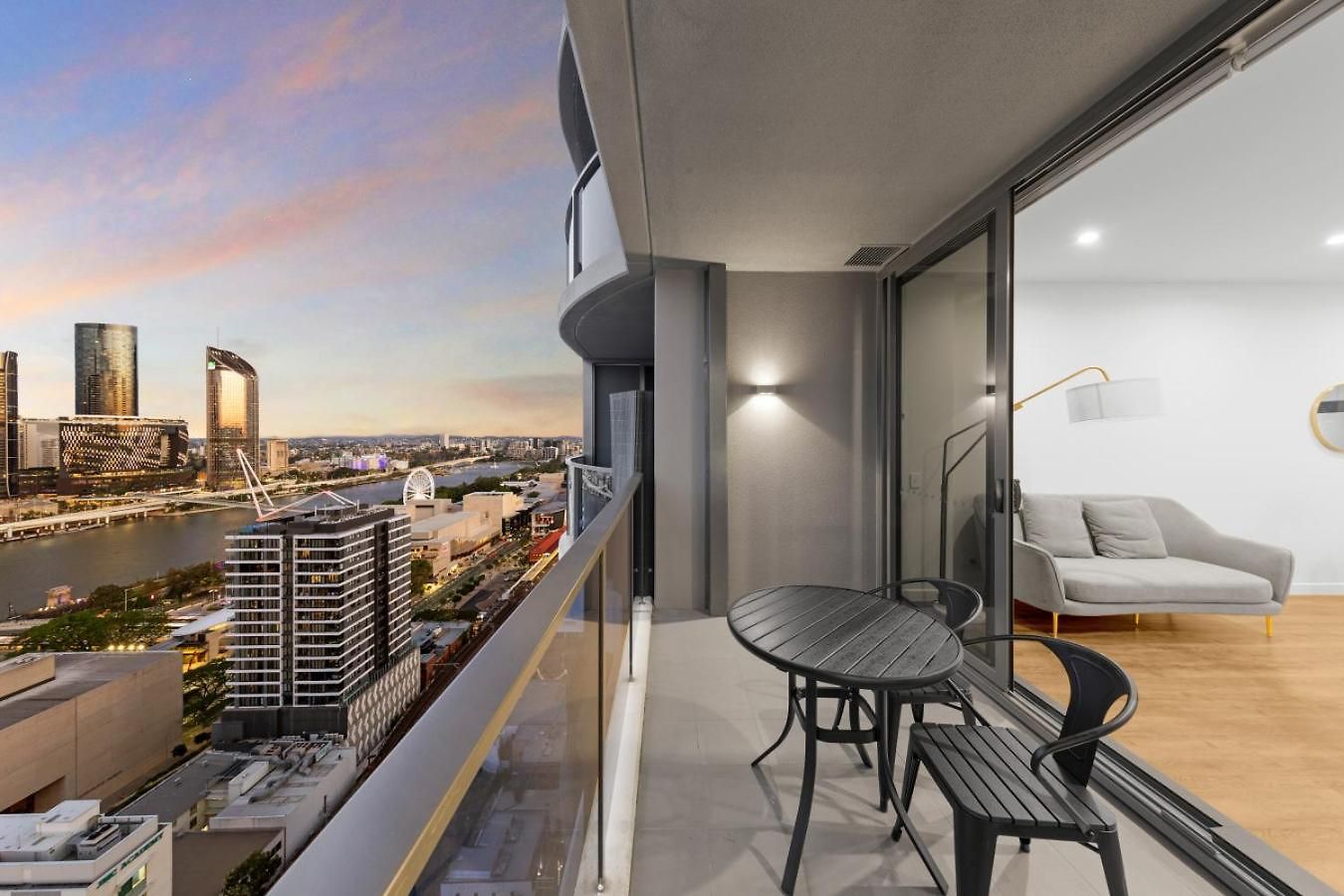 Skyline Framed 1br At Lucid Apartment