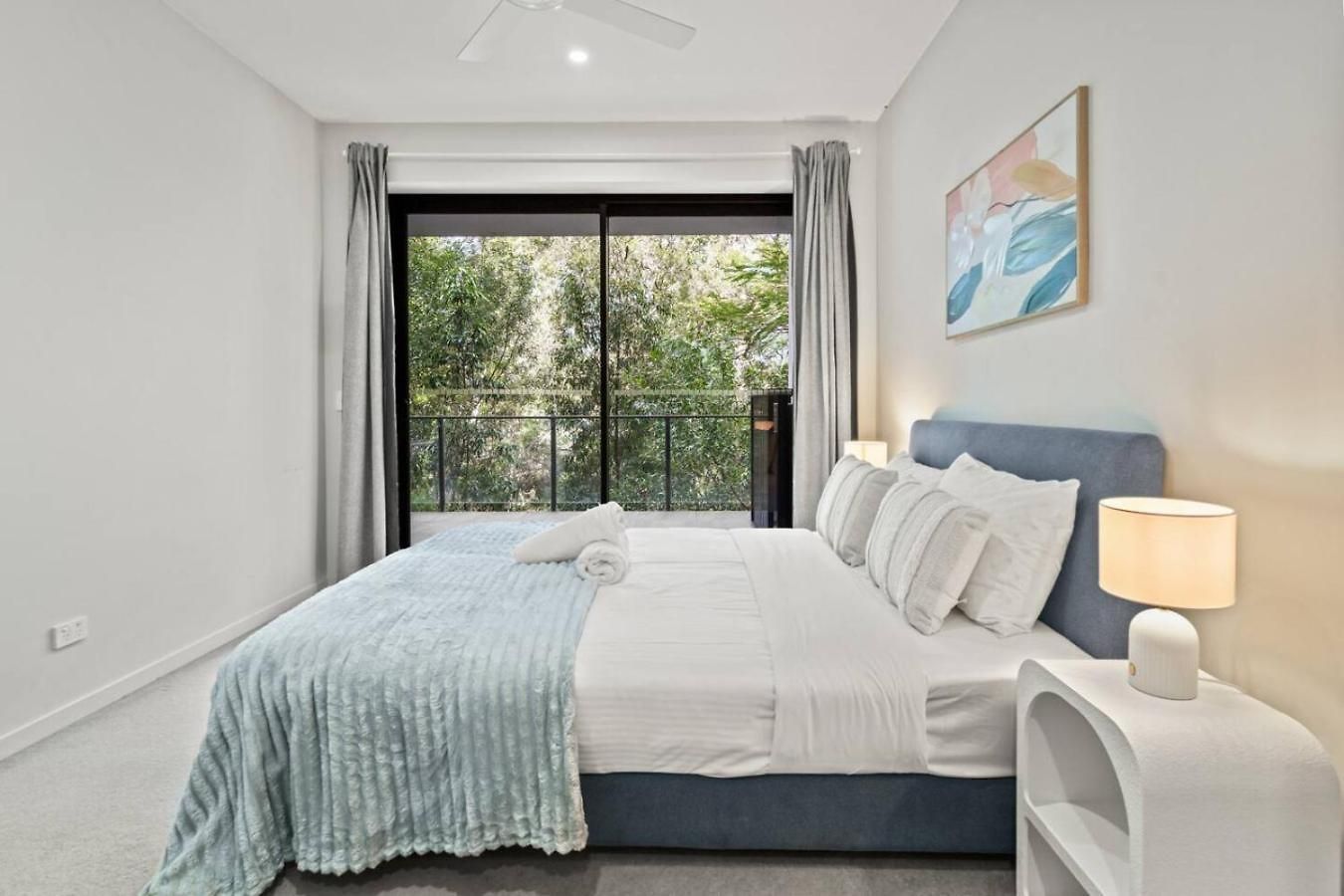 Apartment Modern Retreat Two Ensuite Bedrooms And Walk To Shops Brisbane