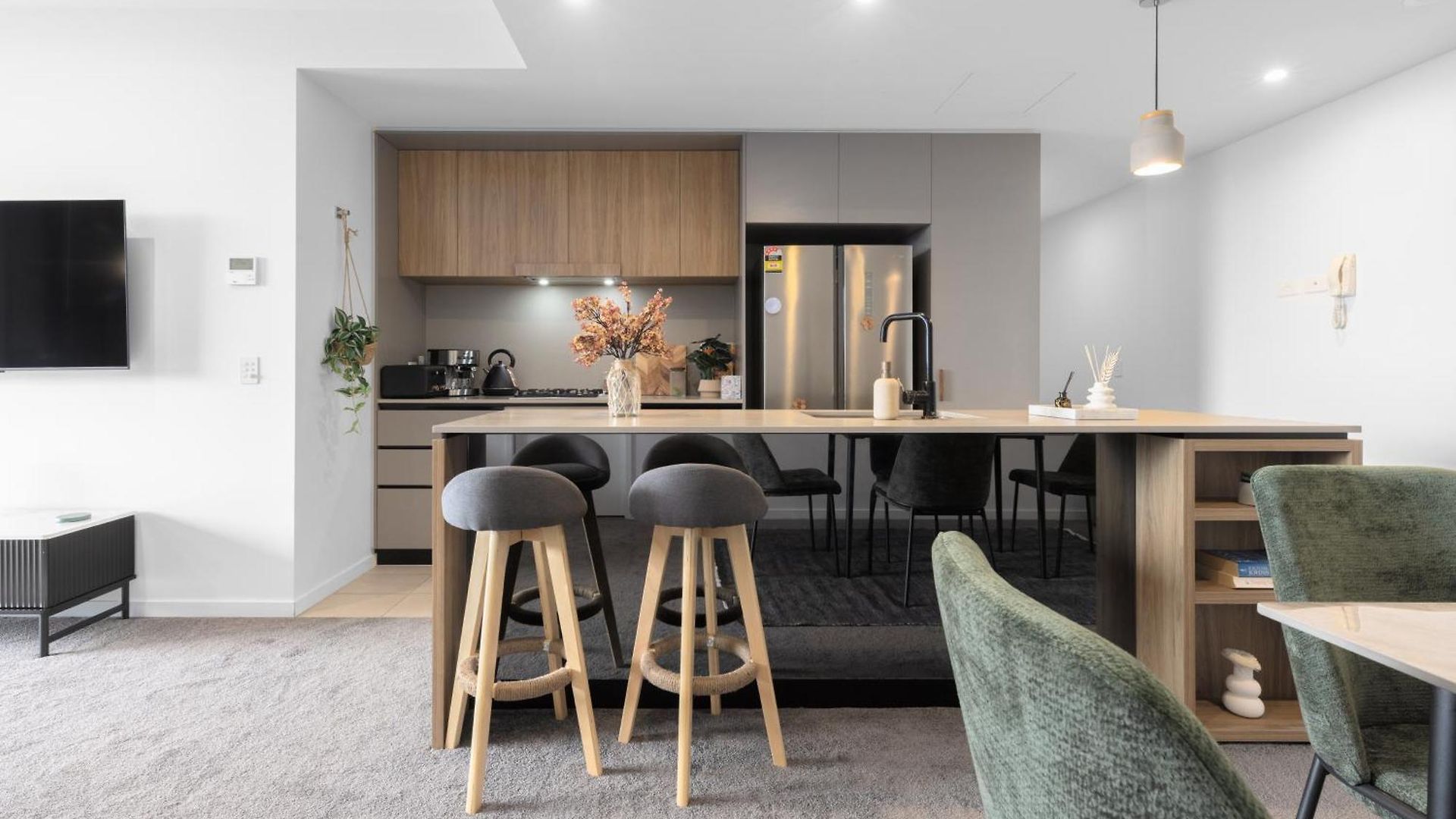 West End 2br Gem With Rooftop Pool, Balcony & Parking * Brisbane