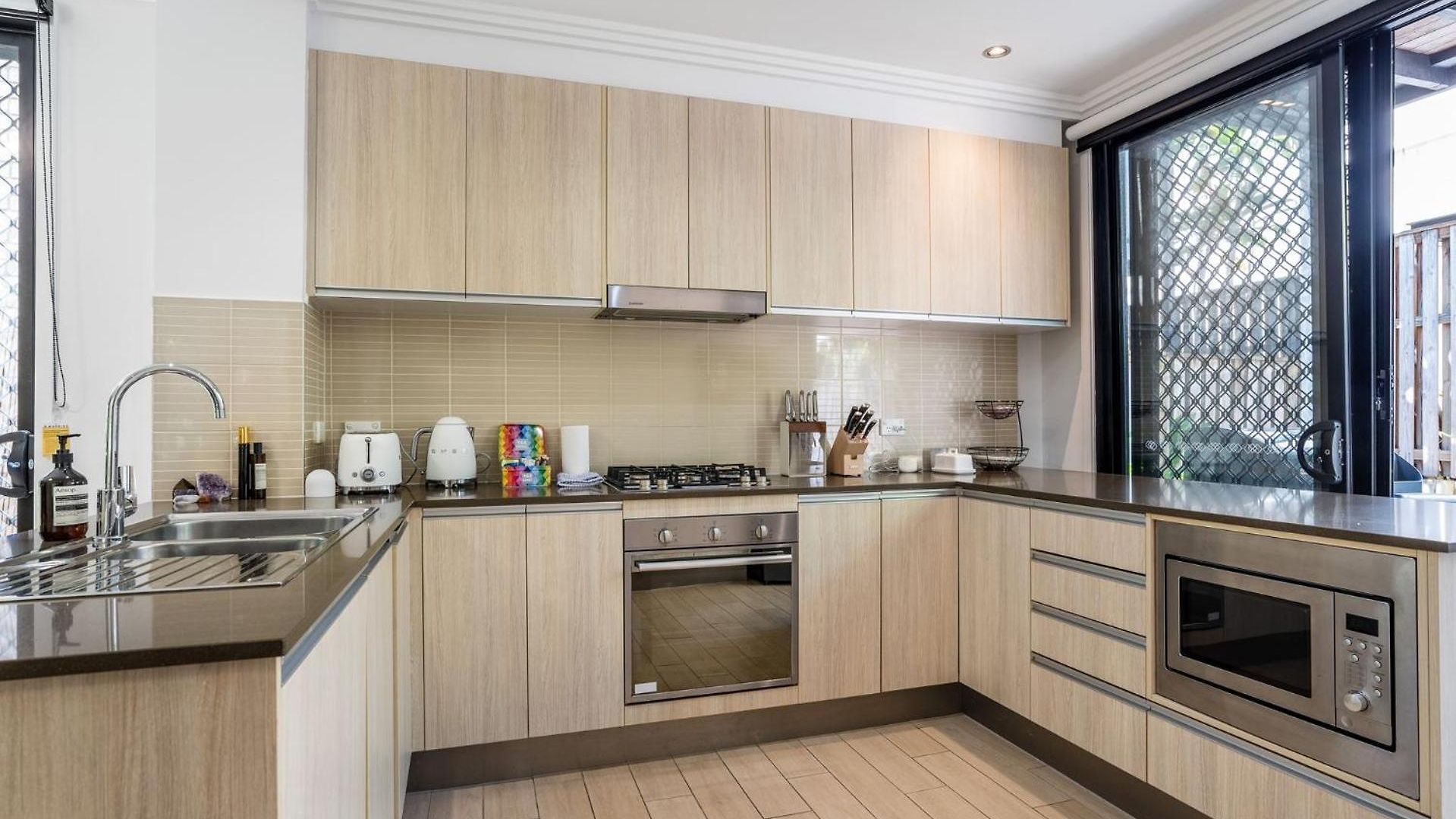 Apartment East Village Collective Poolside Urban Ease 15 Min To Airport Brisbane