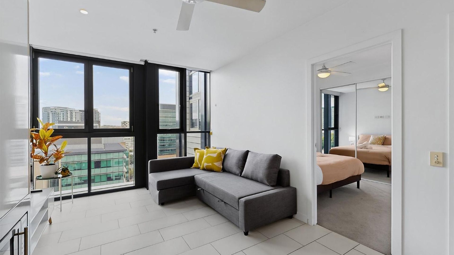 Stylish 1br Valley With Secure Car Park *