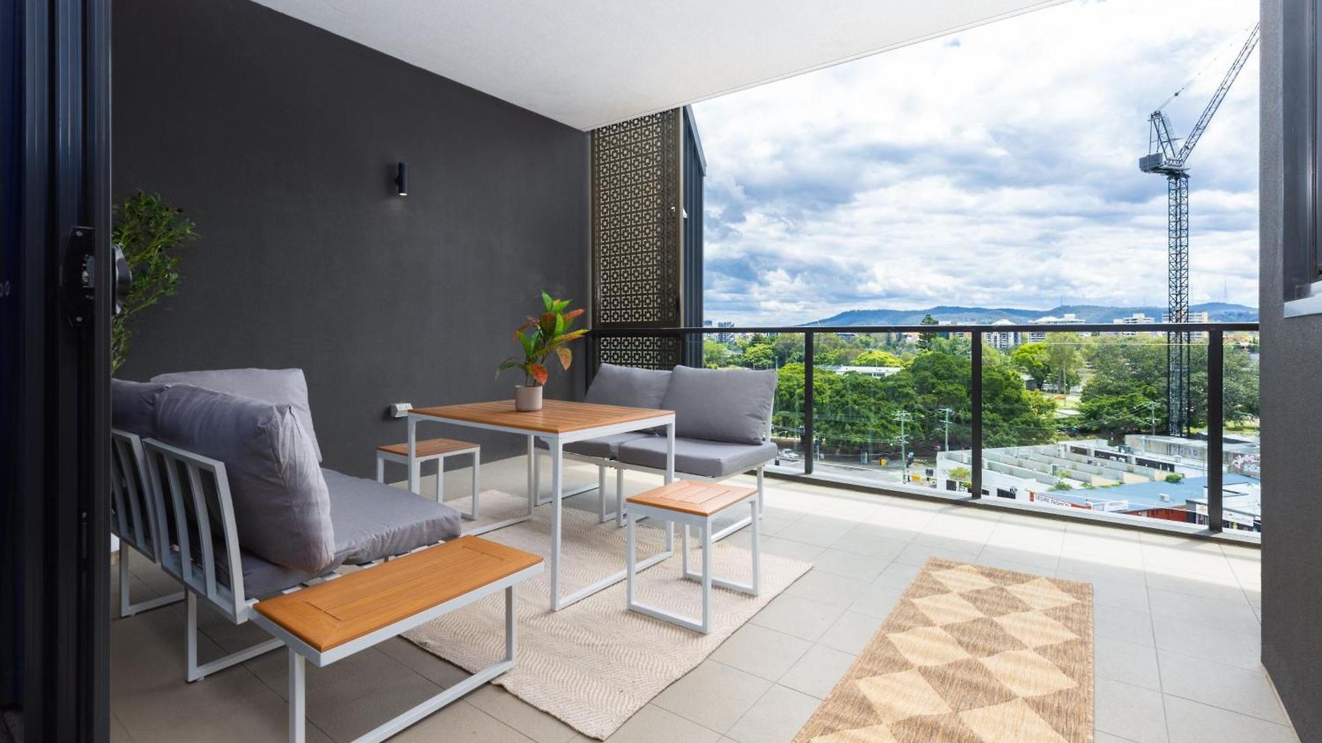 Apartment West End 2br Gem With Rooftop Pool, Balcony & Parking Brisbane