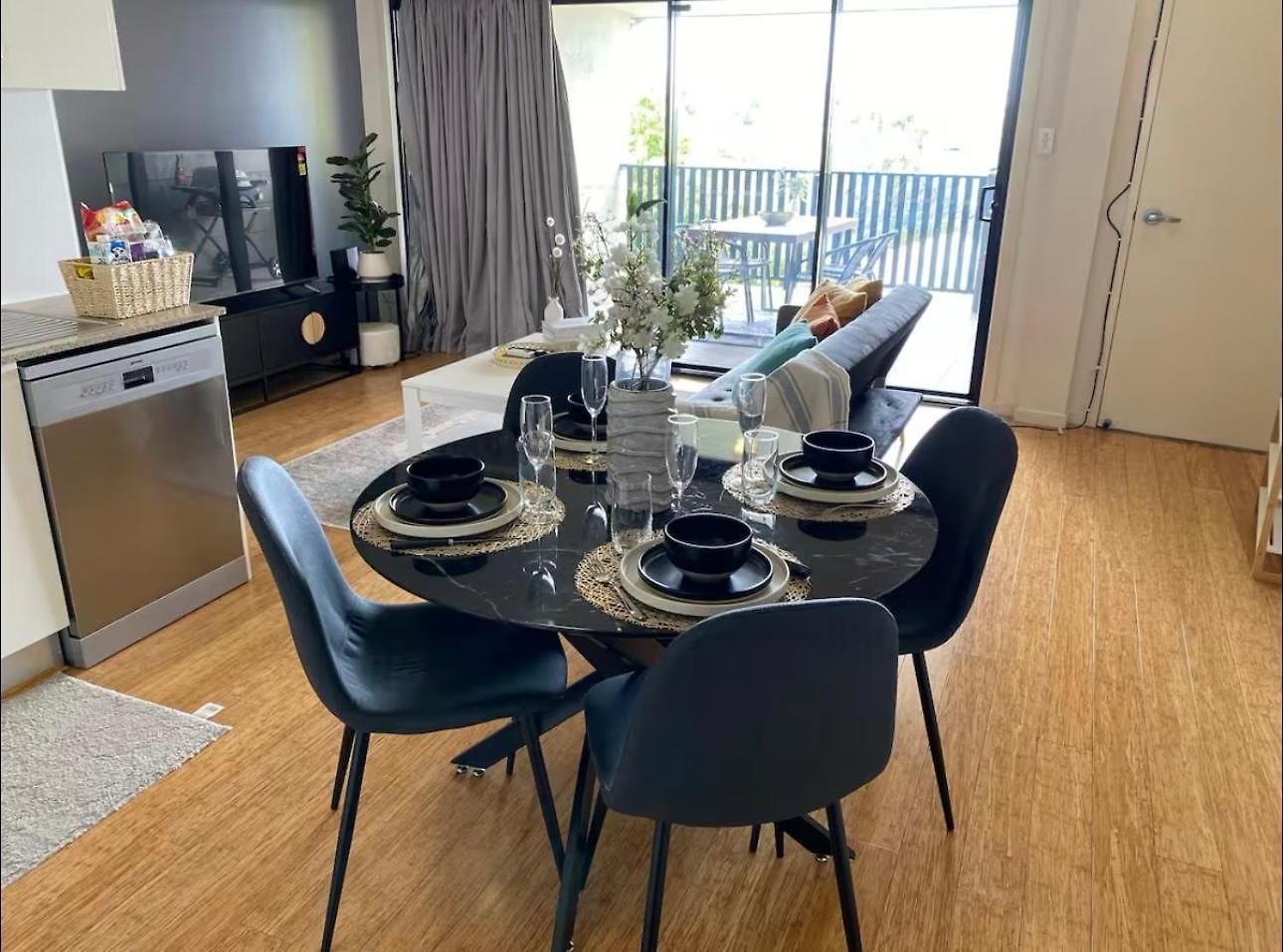 Apartment Modern 2br Retreat - 5min To Cbd & Free Parking *