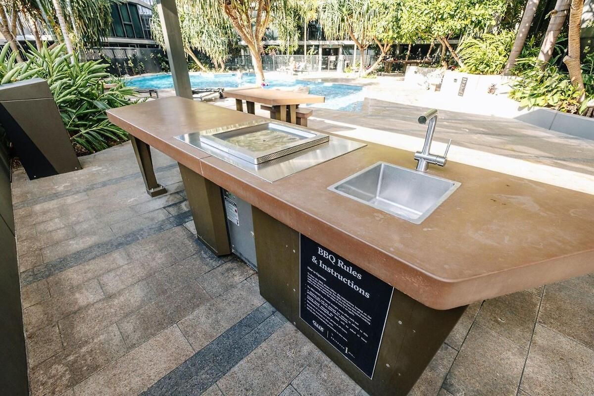 Twin Retreat With Views @ One Apartment Brisbane