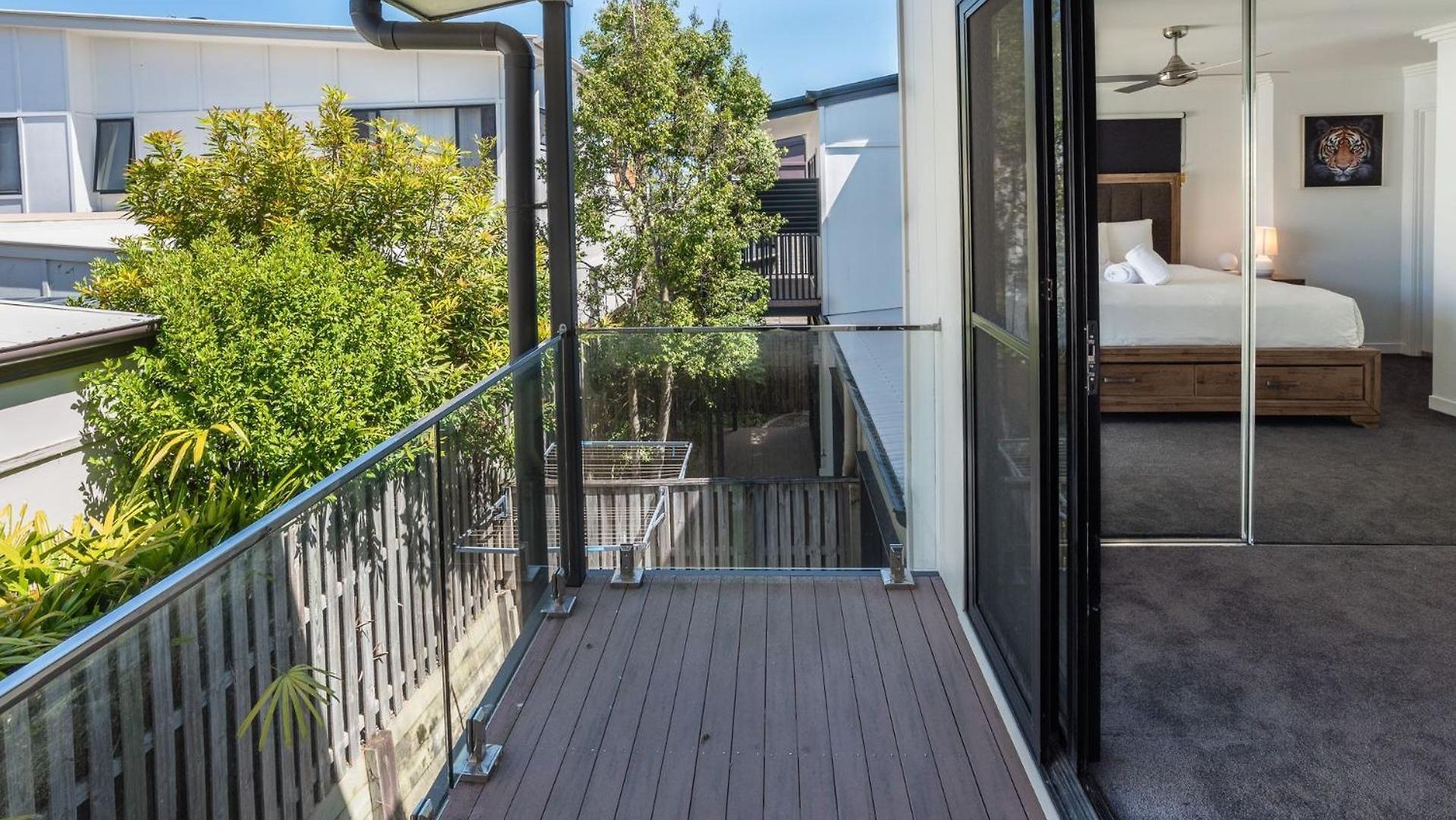 East Village Collective Poolside Urban Ease 15 Min To Airport