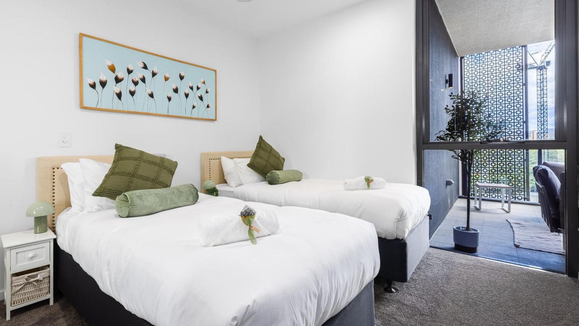 West End 2br Gem With Rooftop Pool, Balcony & Parking Apartment Brisbane