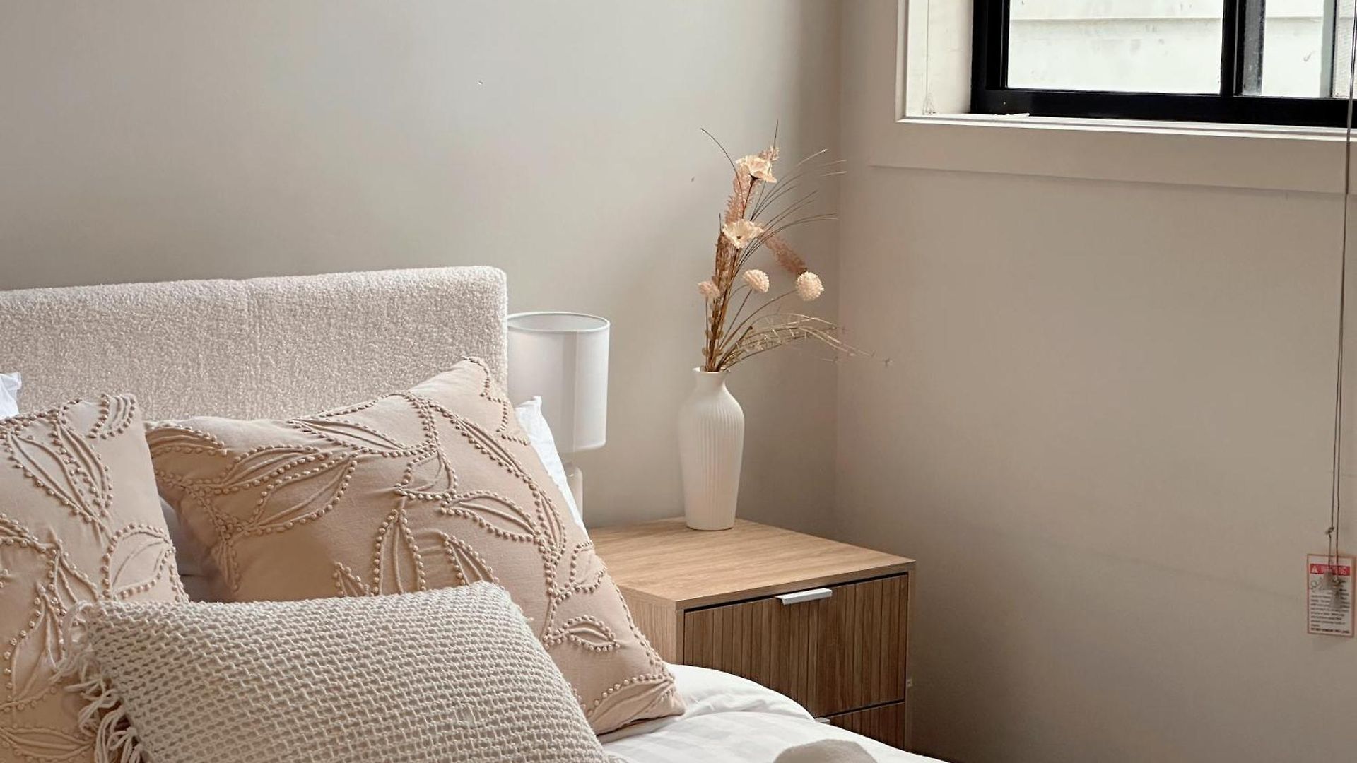 Modern 2br Retreat - 5min To Cbd & Free Parking Brisbane