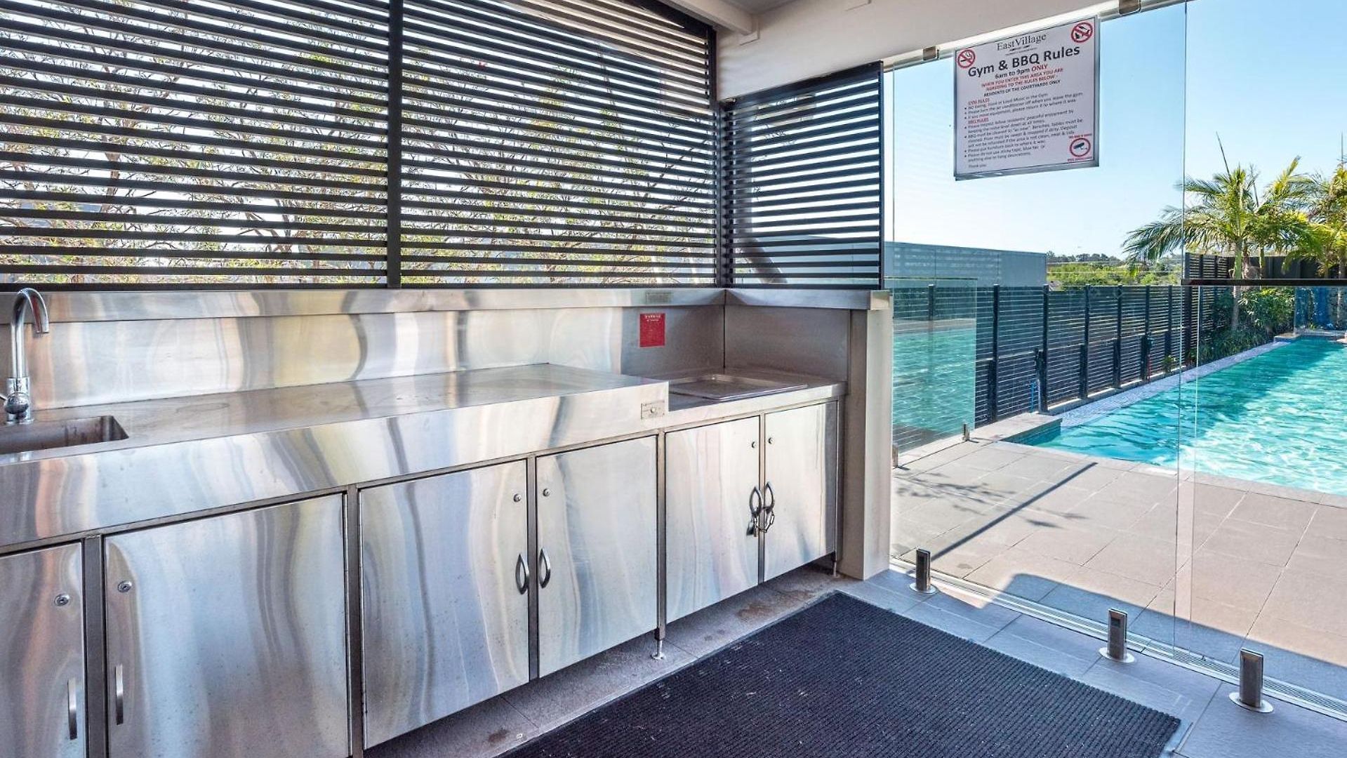 Apartment East Village Collective Poolside Urban Ease 15 Min To Airport