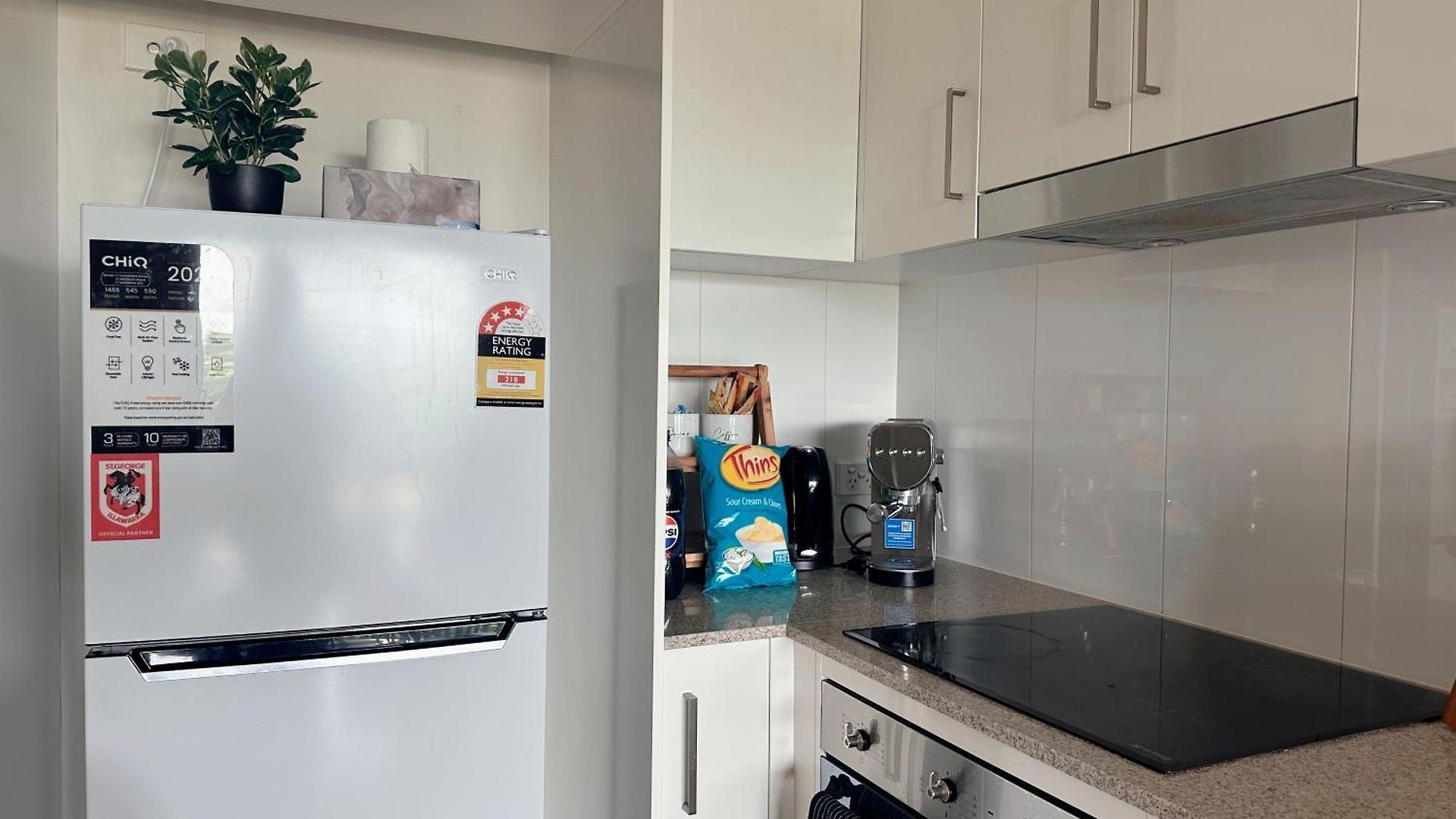 Modern 2br Retreat - 5min To Cbd & Free Parking Apartment *