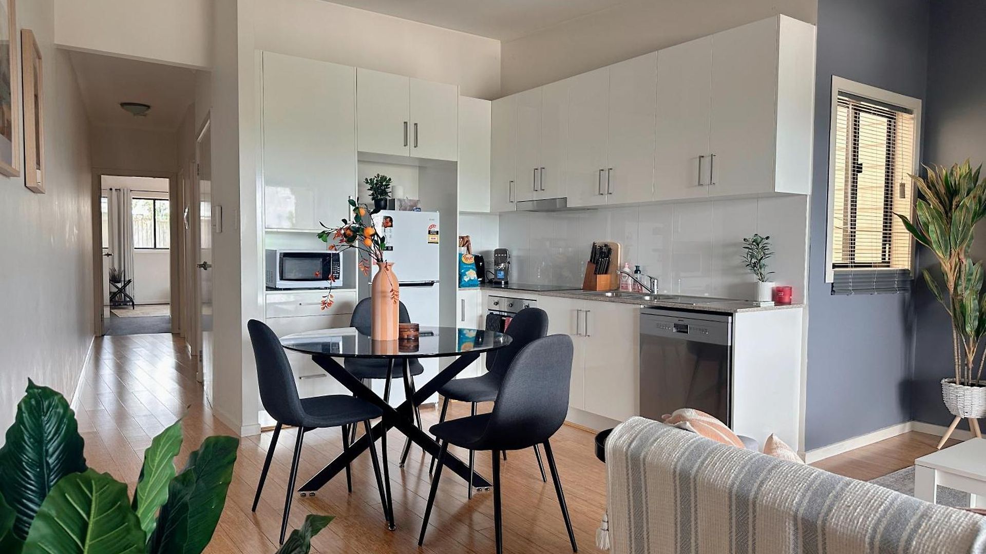 Modern 2br Retreat - 5min To Cbd & Free Parking Apartment Brisbane