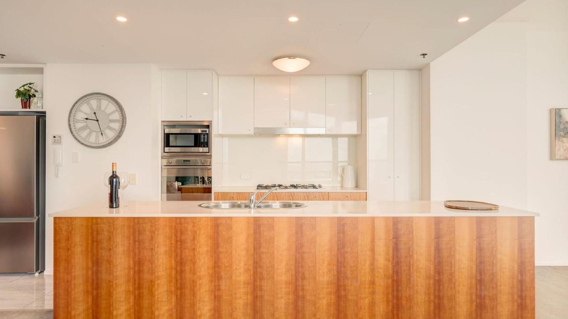 Glasshouse On Felix - Luxury With River Views, Pool And Parking | Winter Escape | Longer & Save | 1 June - 31 August Brisbane