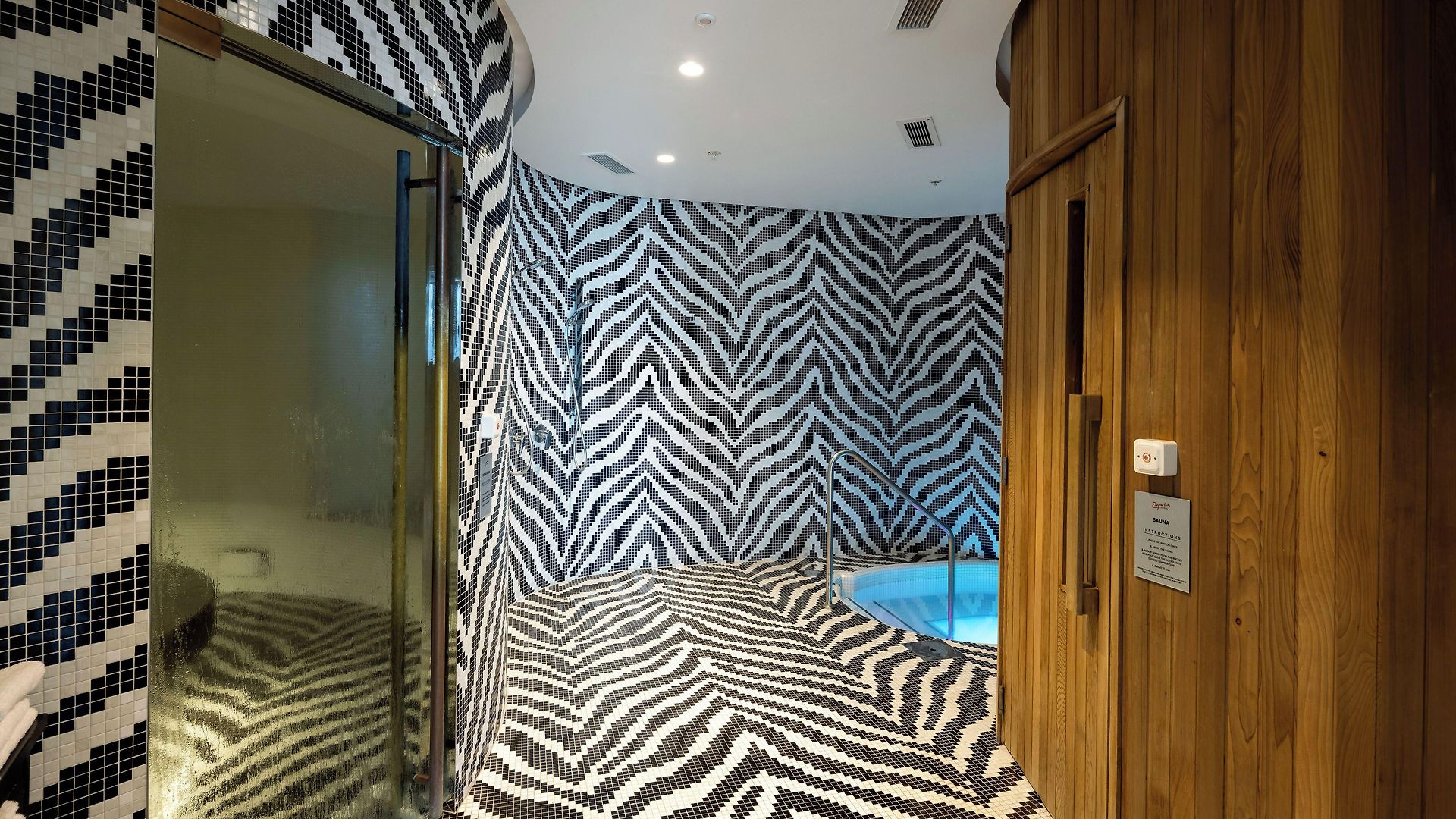 Emporium South Bank Hotel 5*