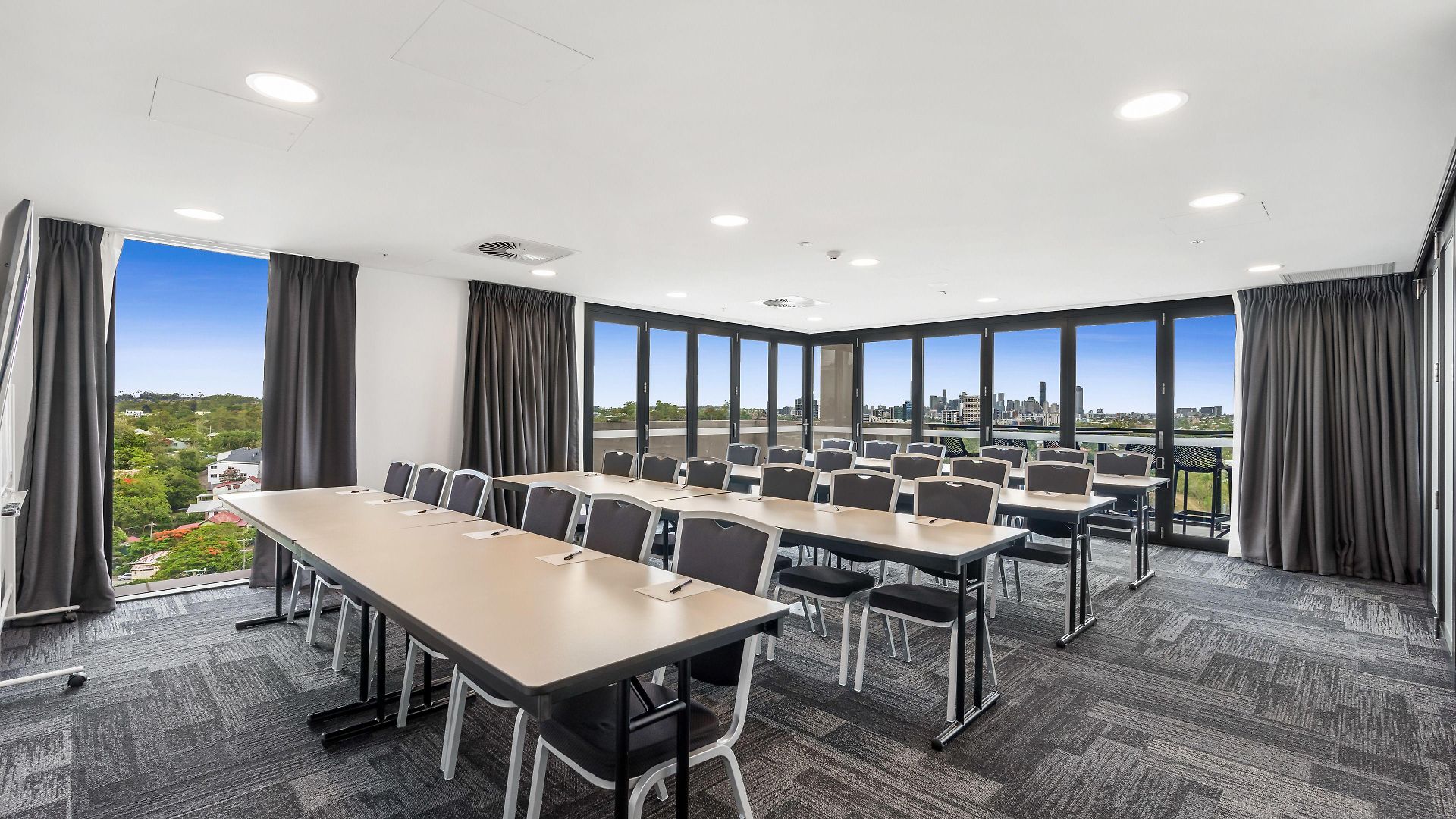 Essence Taringa Aparthotel