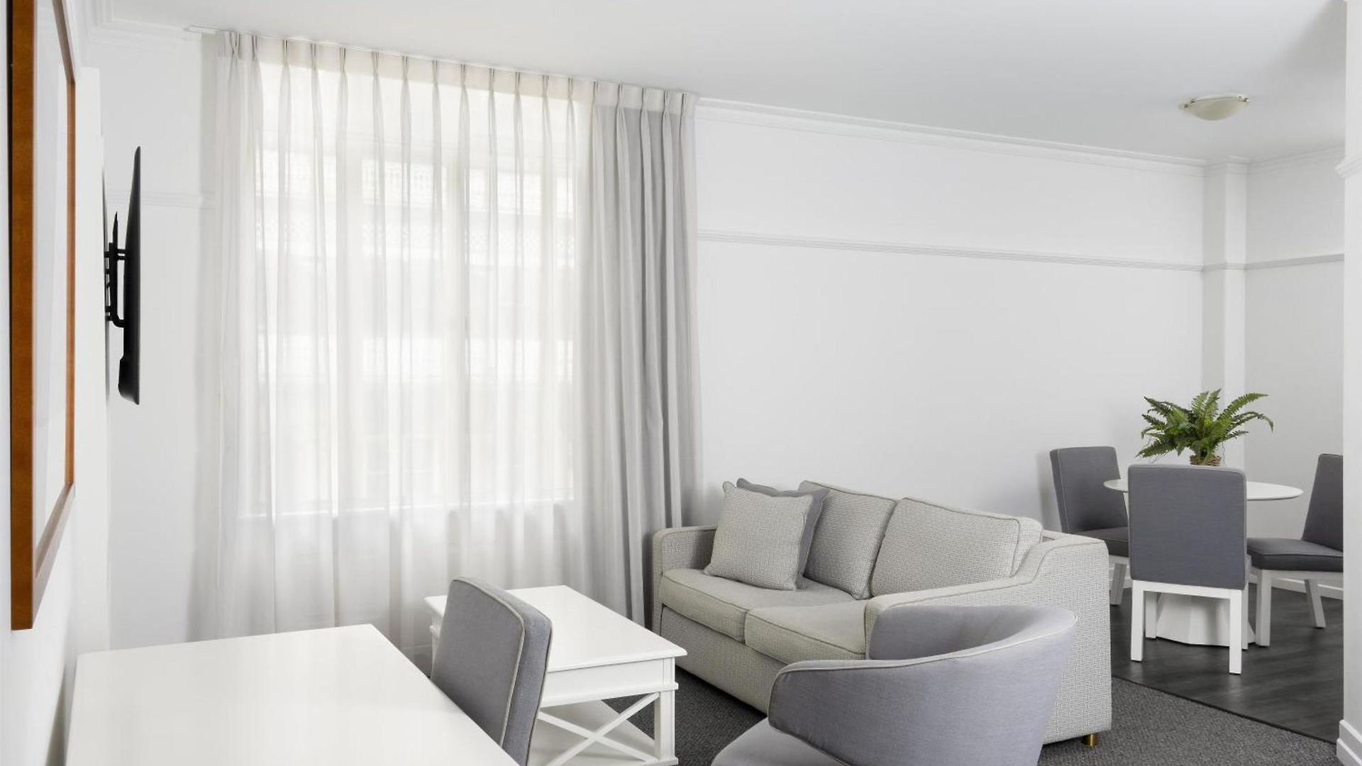 Adina Anzac Square Aparthotel