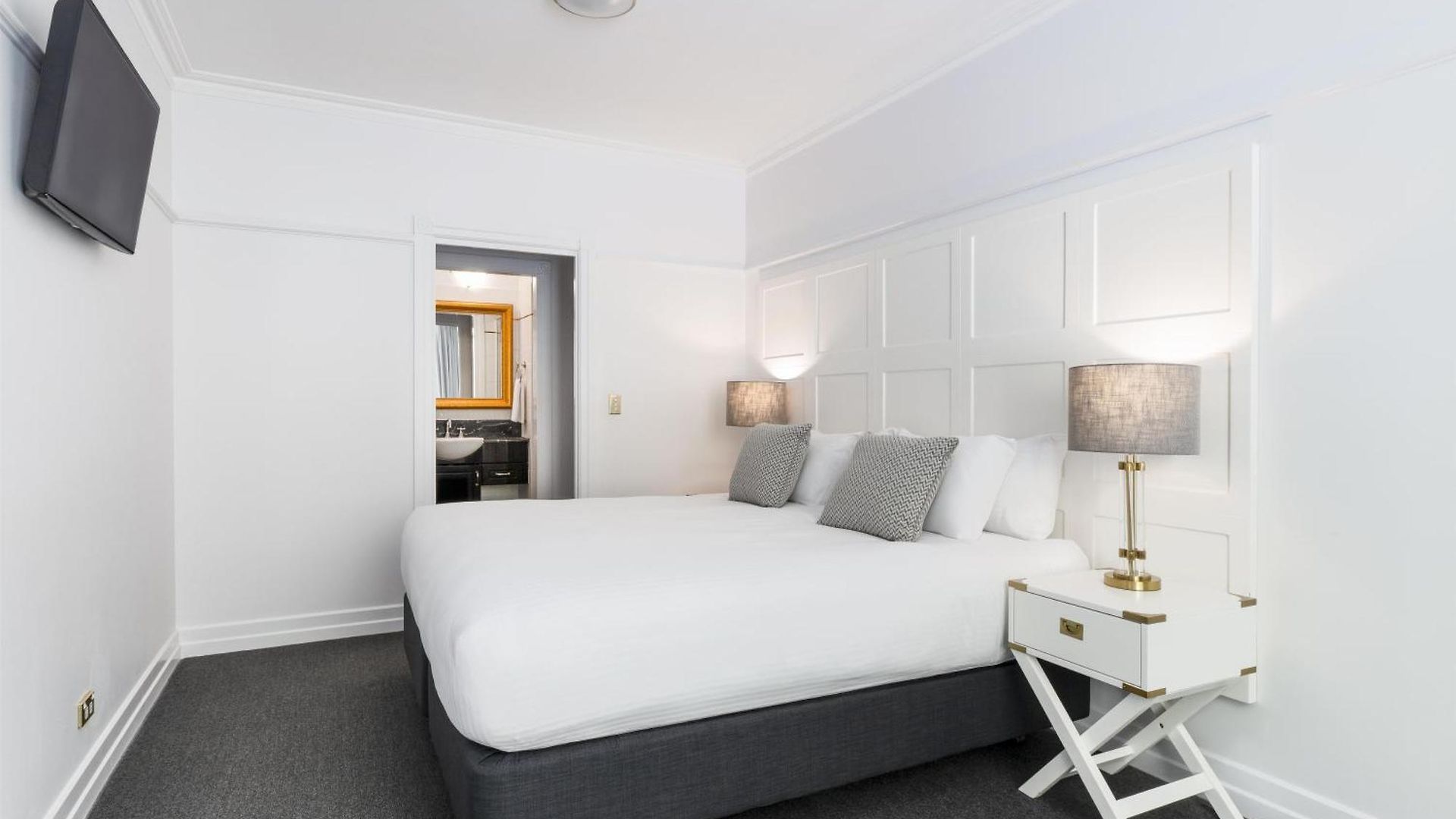 Adina Anzac Square Aparthotel 5*