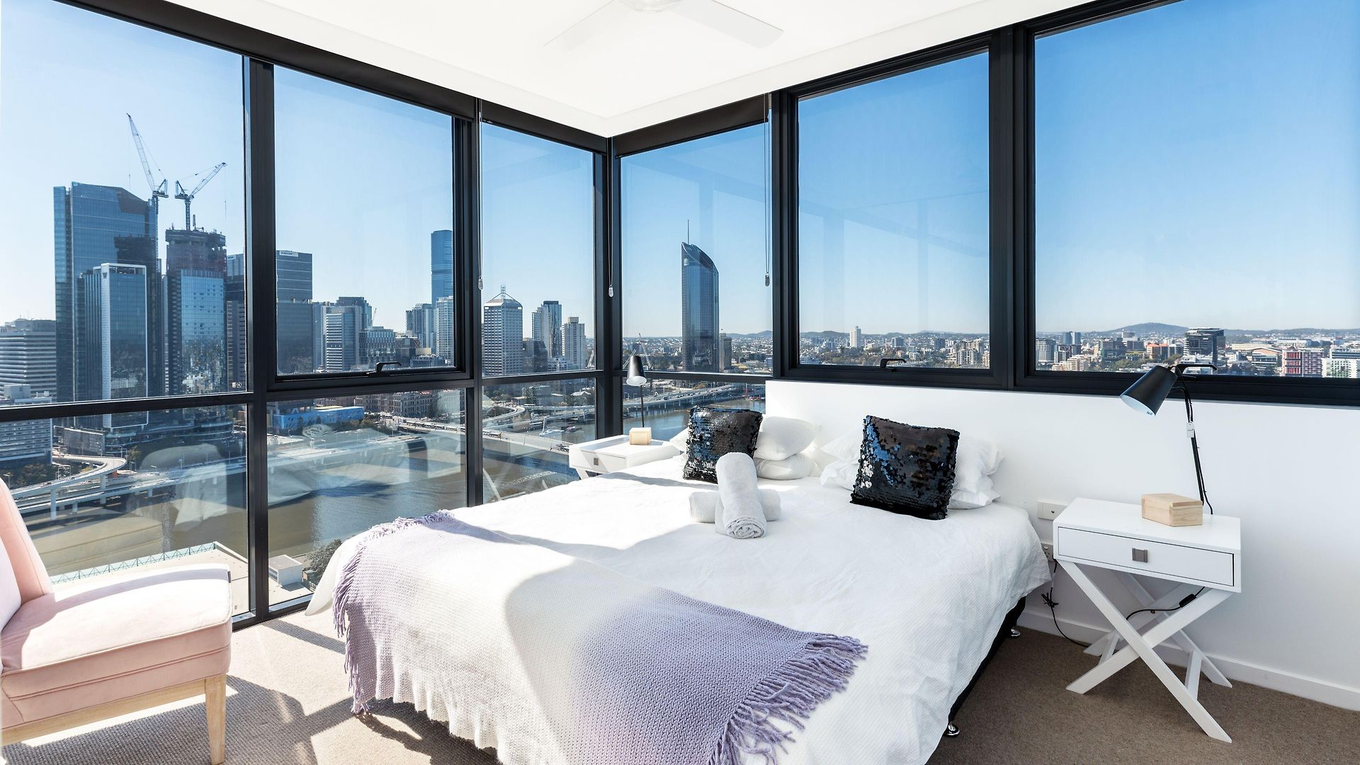 South Bank Beautiful River View Tower Apartment