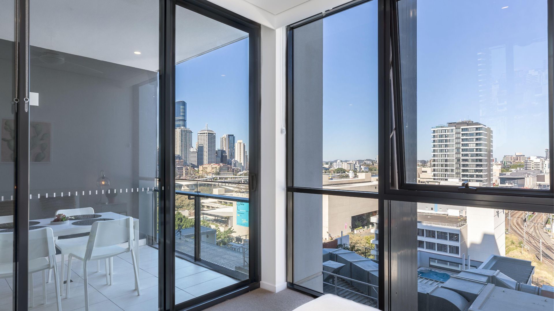 South Bank Beautiful River View Tower Apartment *