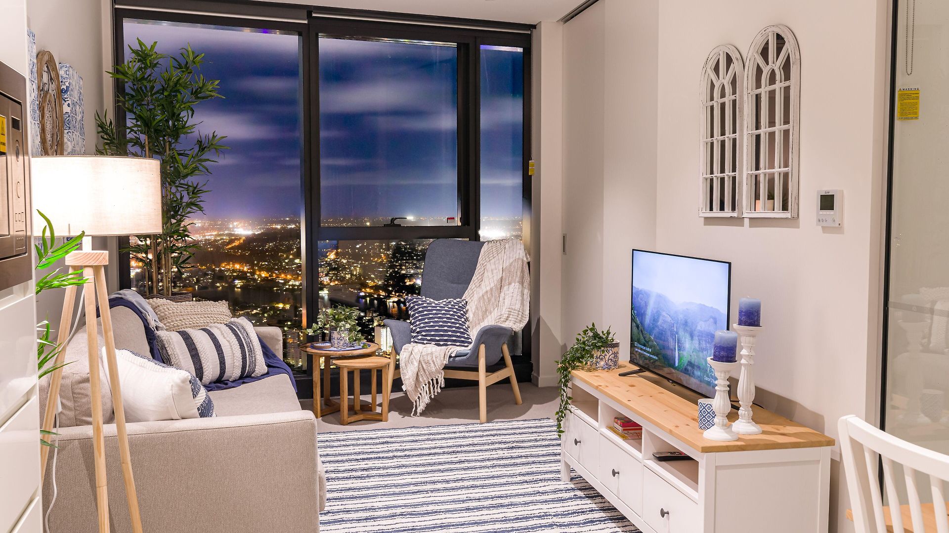 Hamptons Retreat On Level 77 In Skytower Brisbane