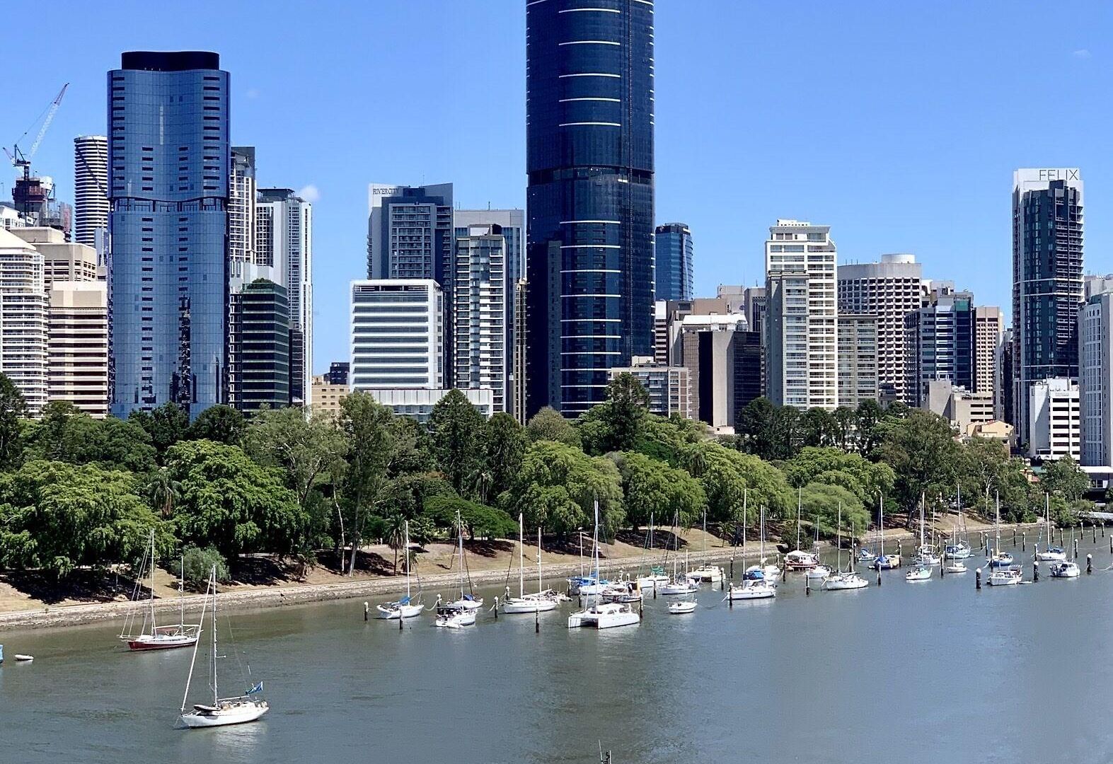Hamptons Retreat On Level 77 In Skytower * Brisbane