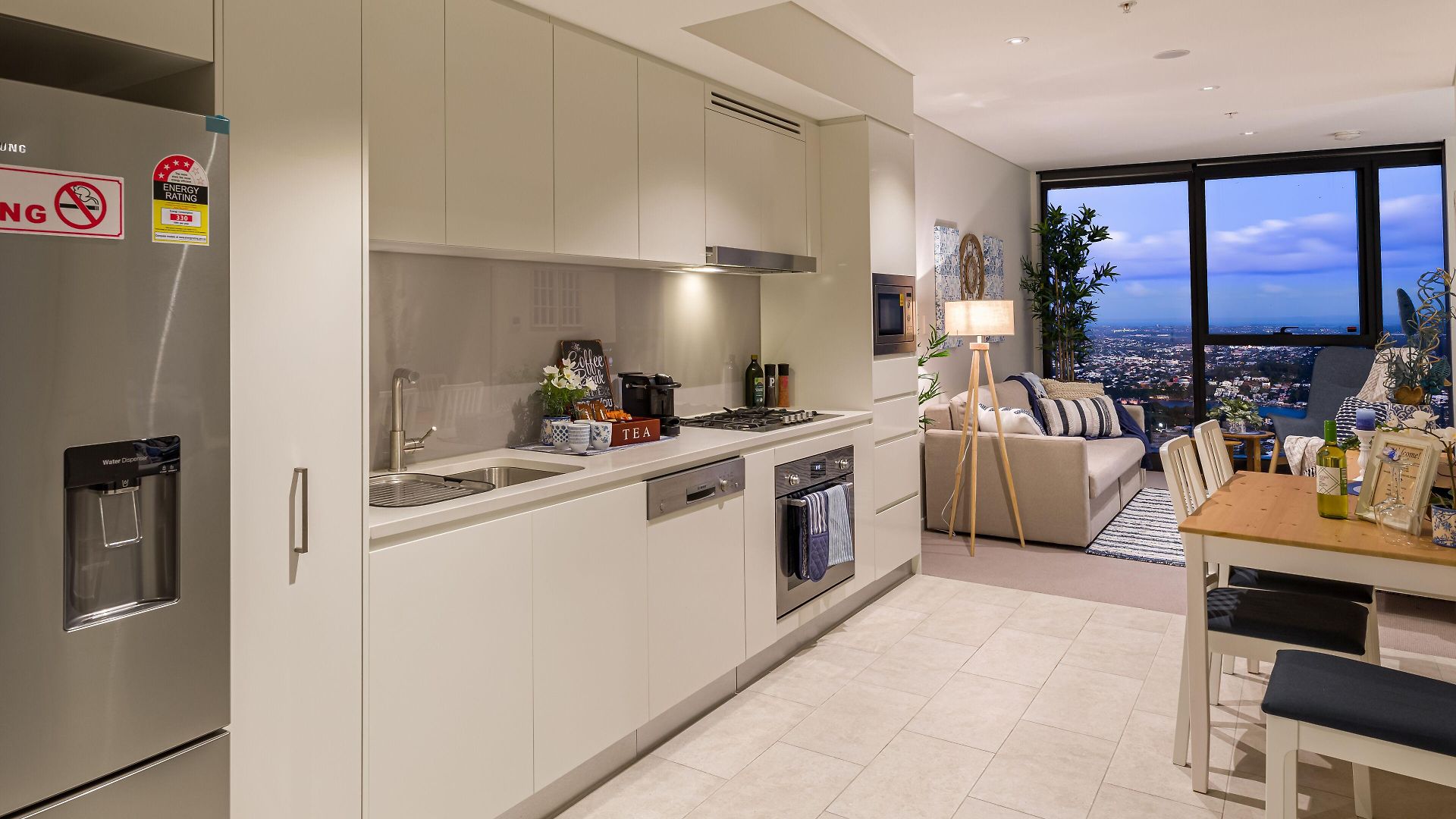 Hamptons Retreat On Level 77 In Skytower Apartment