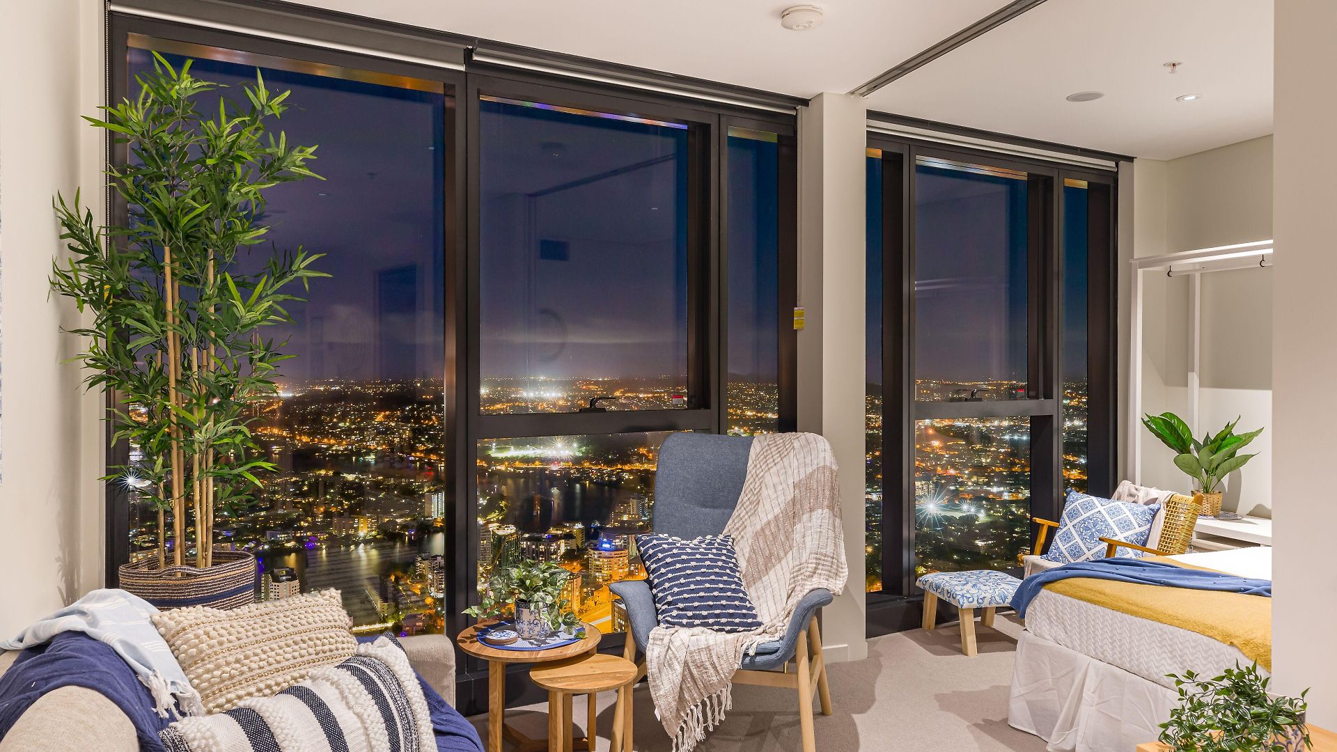 Hamptons Retreat On Level 77 In Skytower