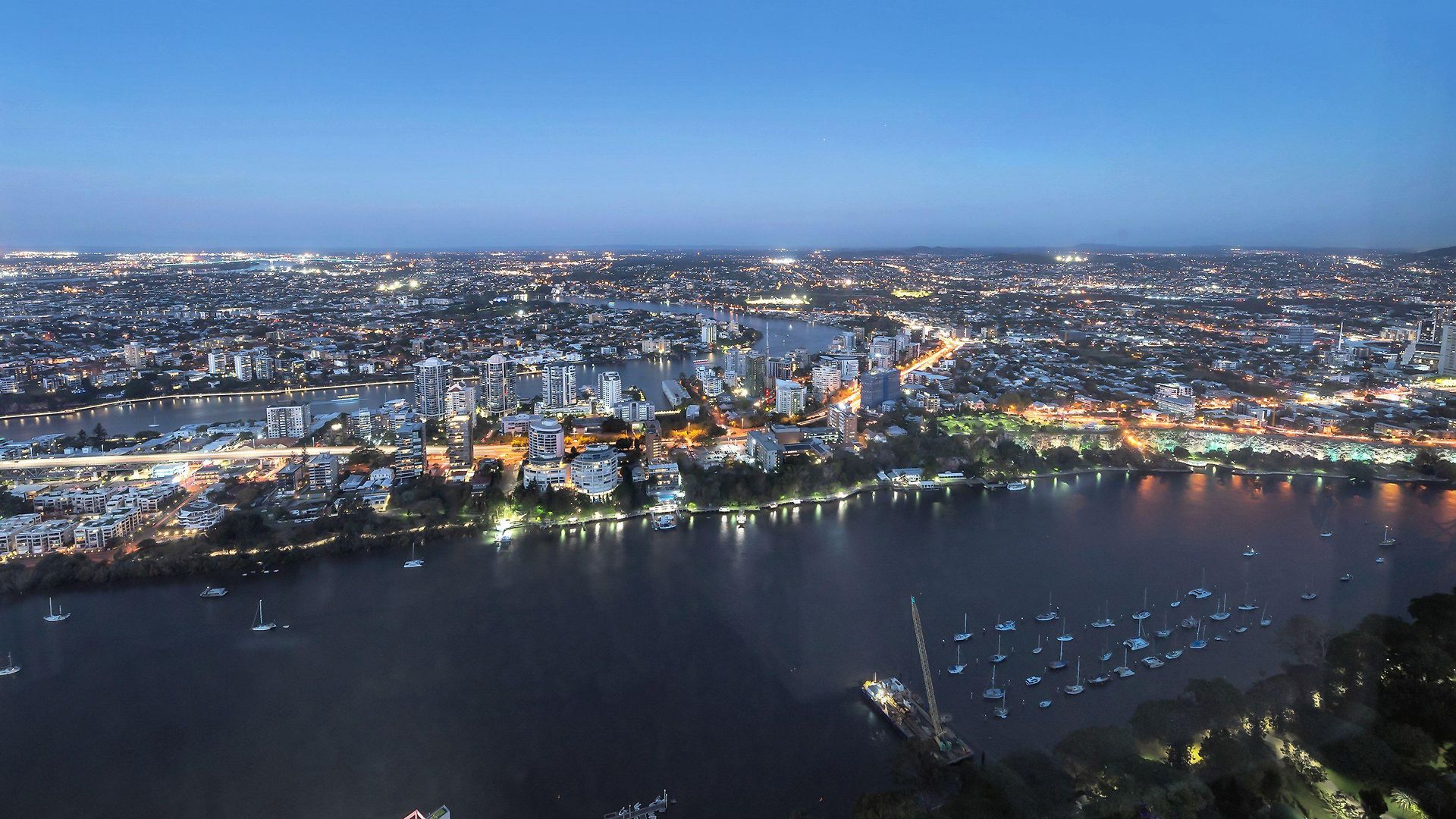 Hamptons Retreat On Level 77 In Skytower Brisbane